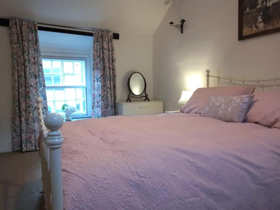 Ty Hen - Quirky Grade II Listed Cottage view 4