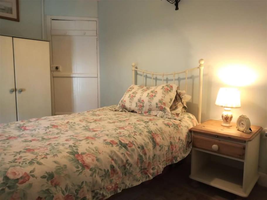 Ty Hen - Quirky Grade II Listed Cottage view 5