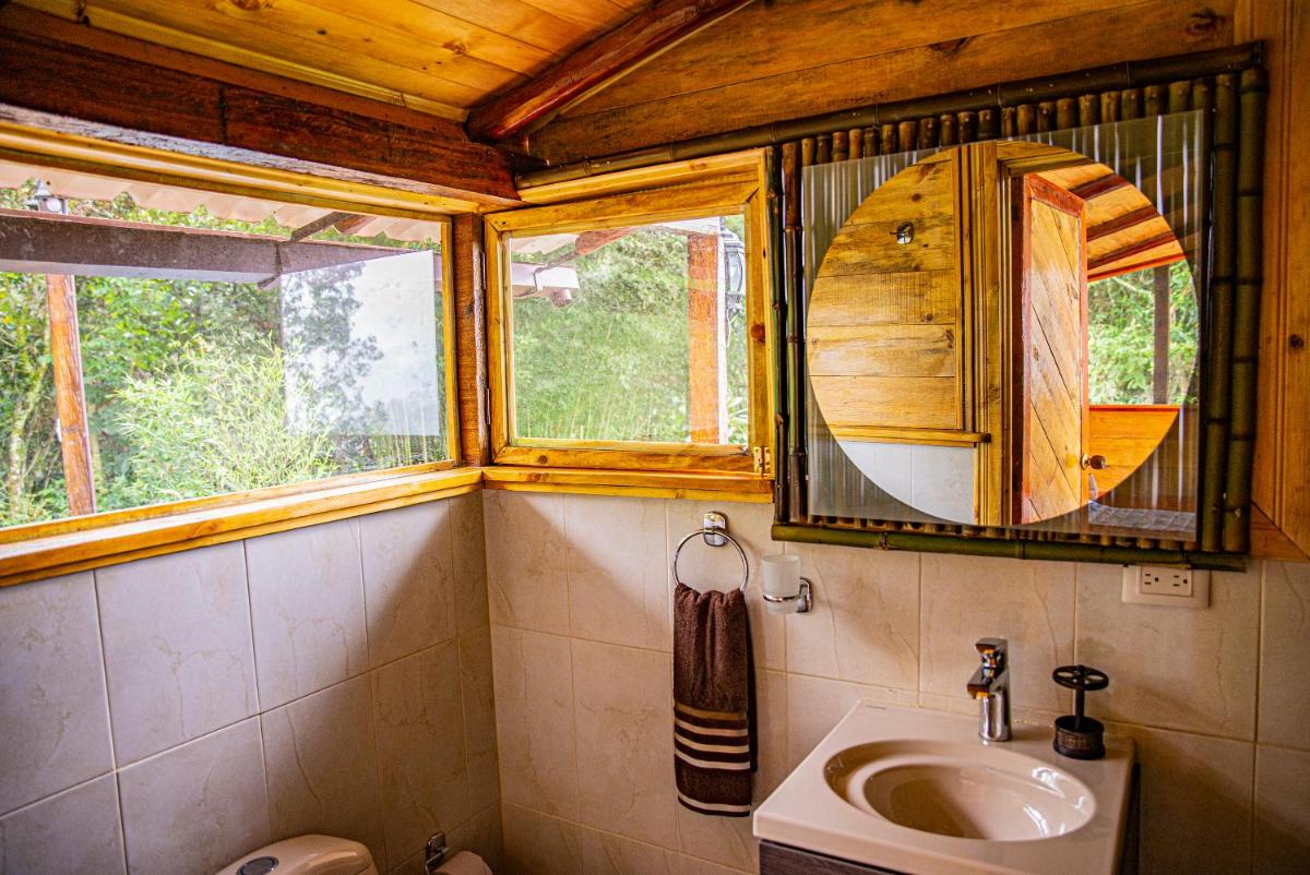 BAUMHAUS Cabañas rusticas con jacuzzi privado