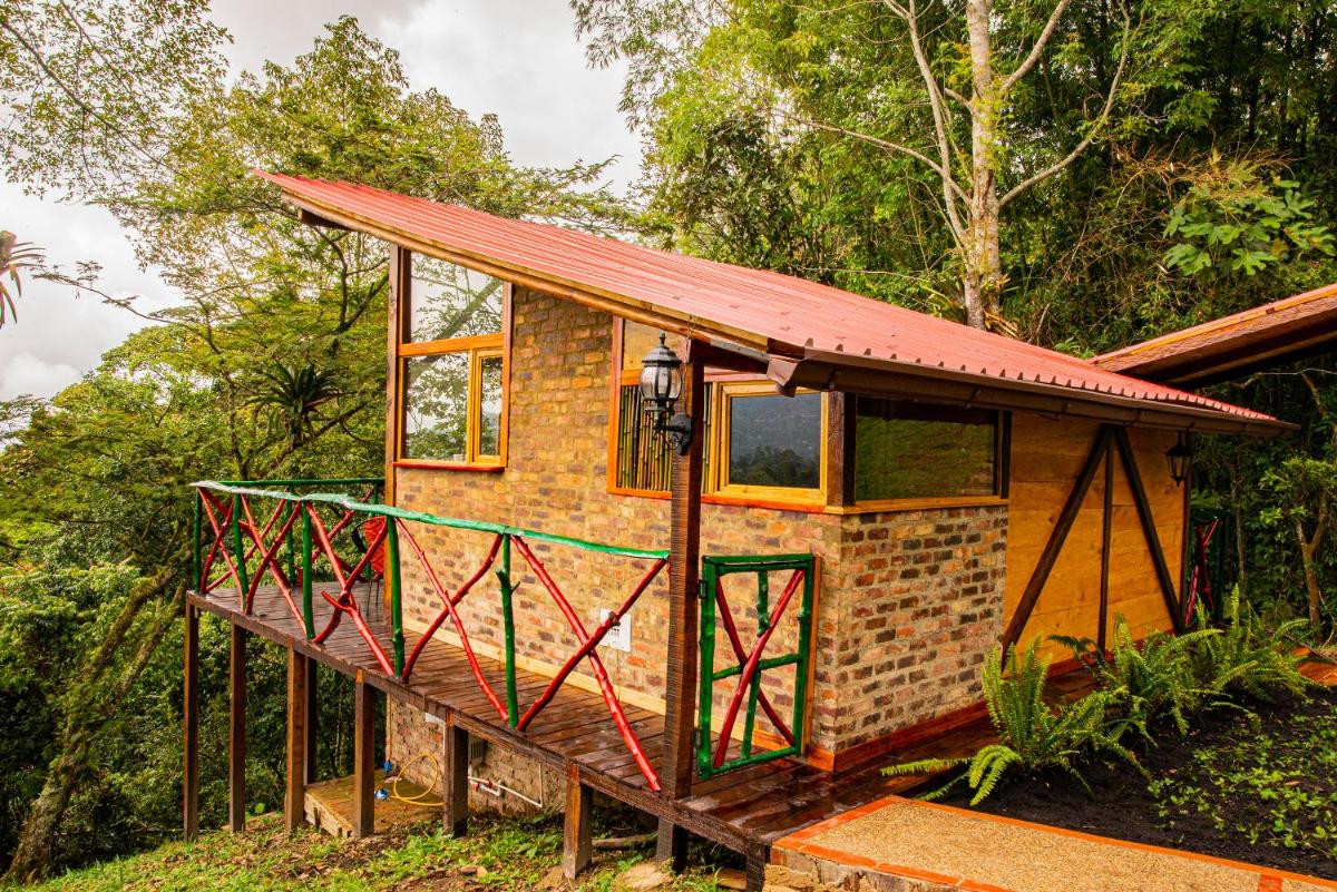 BAUMHAUS Cabañas rusticas con jacuzzi privado