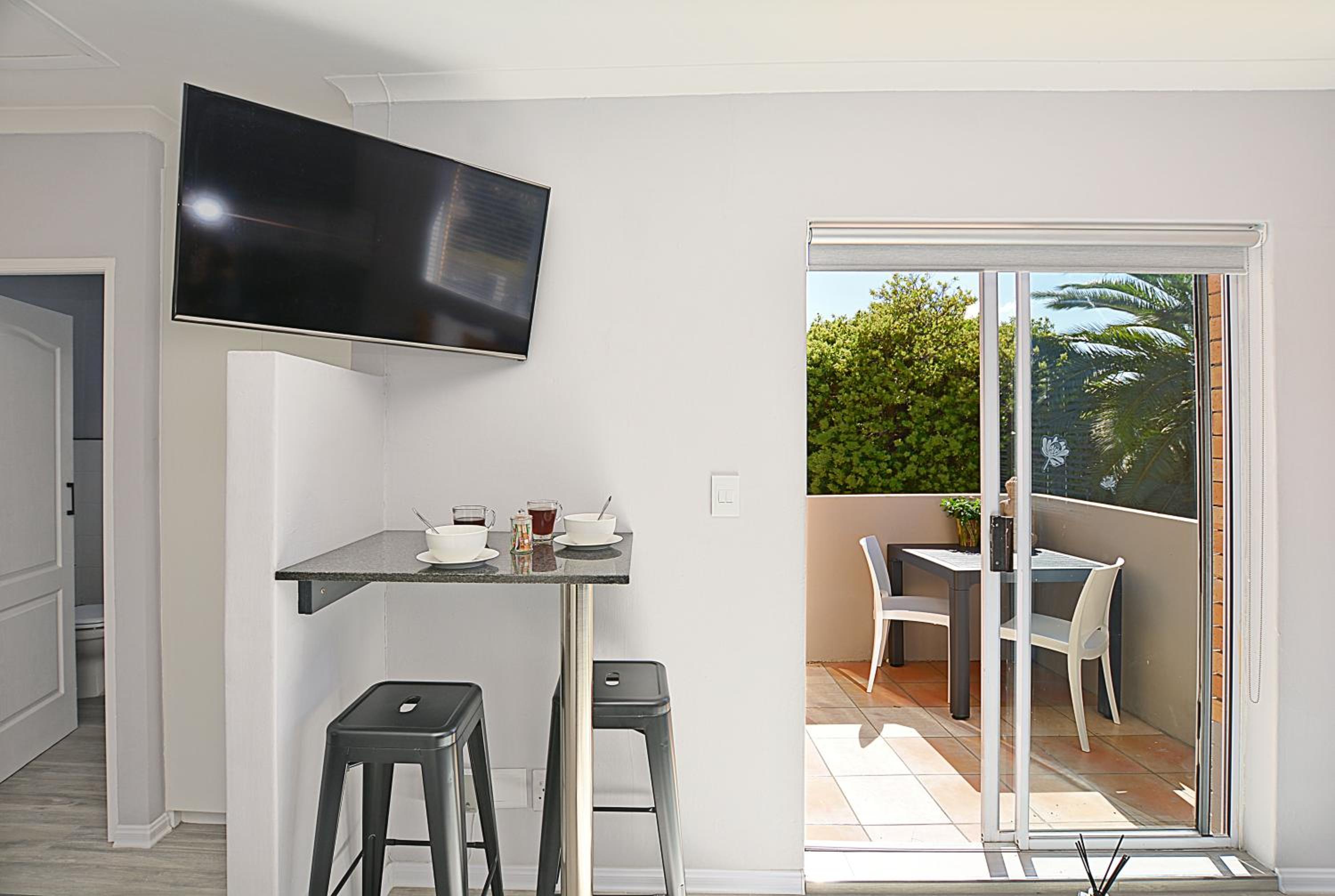 Marbella - Cozy studio in Heart of Table View view 5