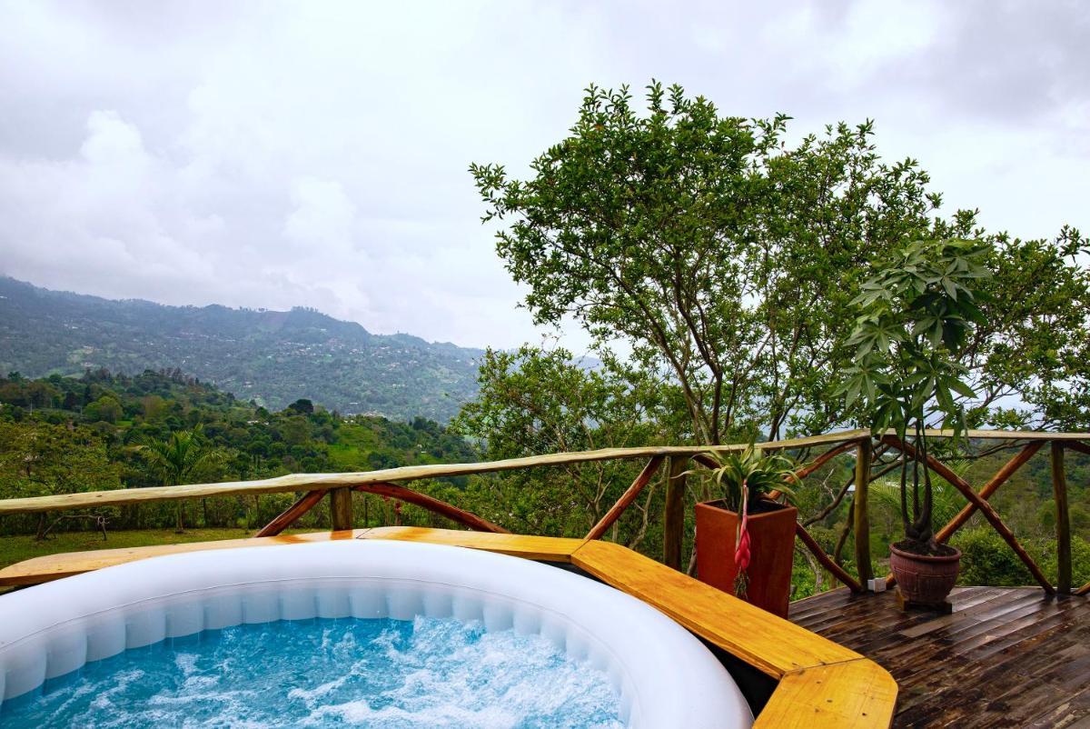 BAUMHAUS Cabañas rusticas con jacuzzi privado
