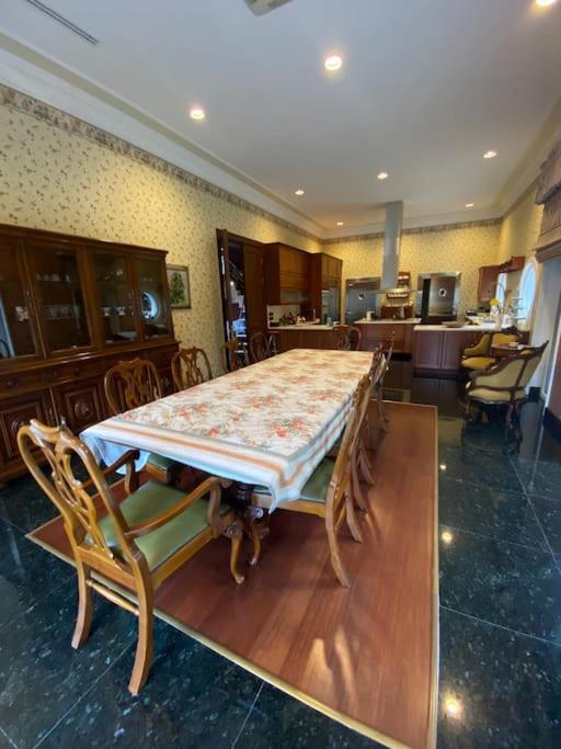Silivri Gazitepe'de 3 katlı, havuzlu lüks villa view 3