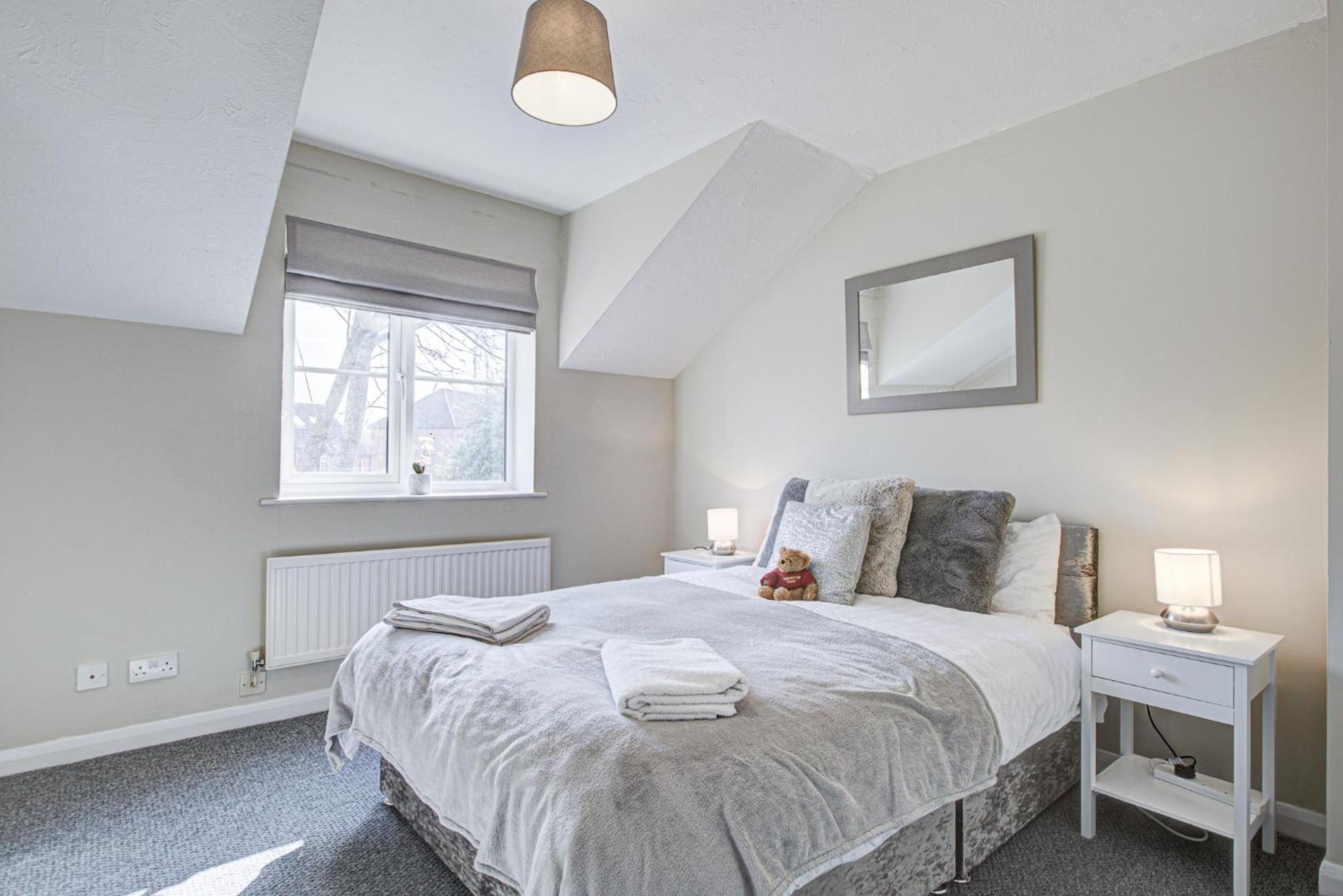 Windsor Burnham Ascot Haven Sleeps 4 view 3