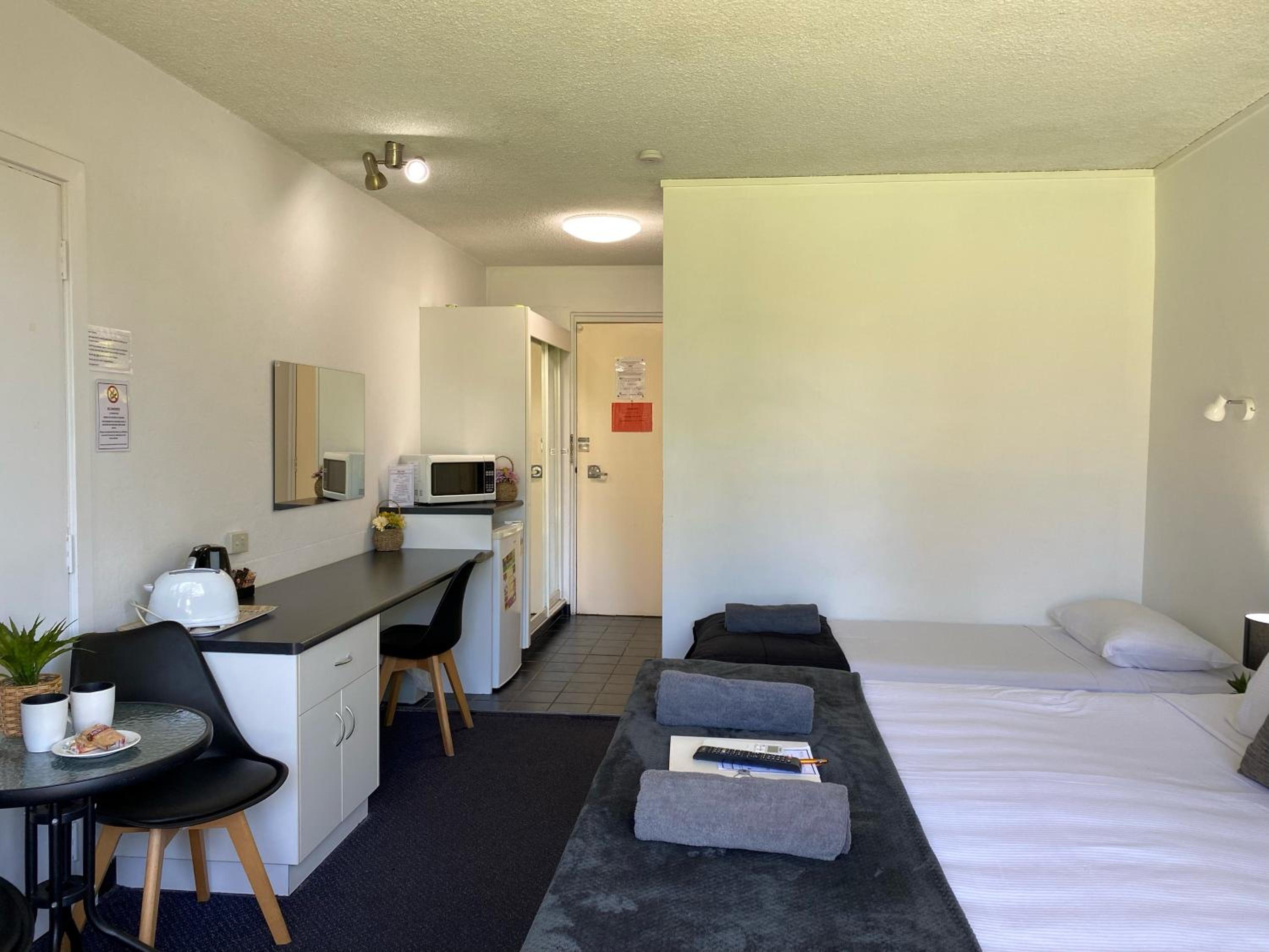 Mid City Motor Inn