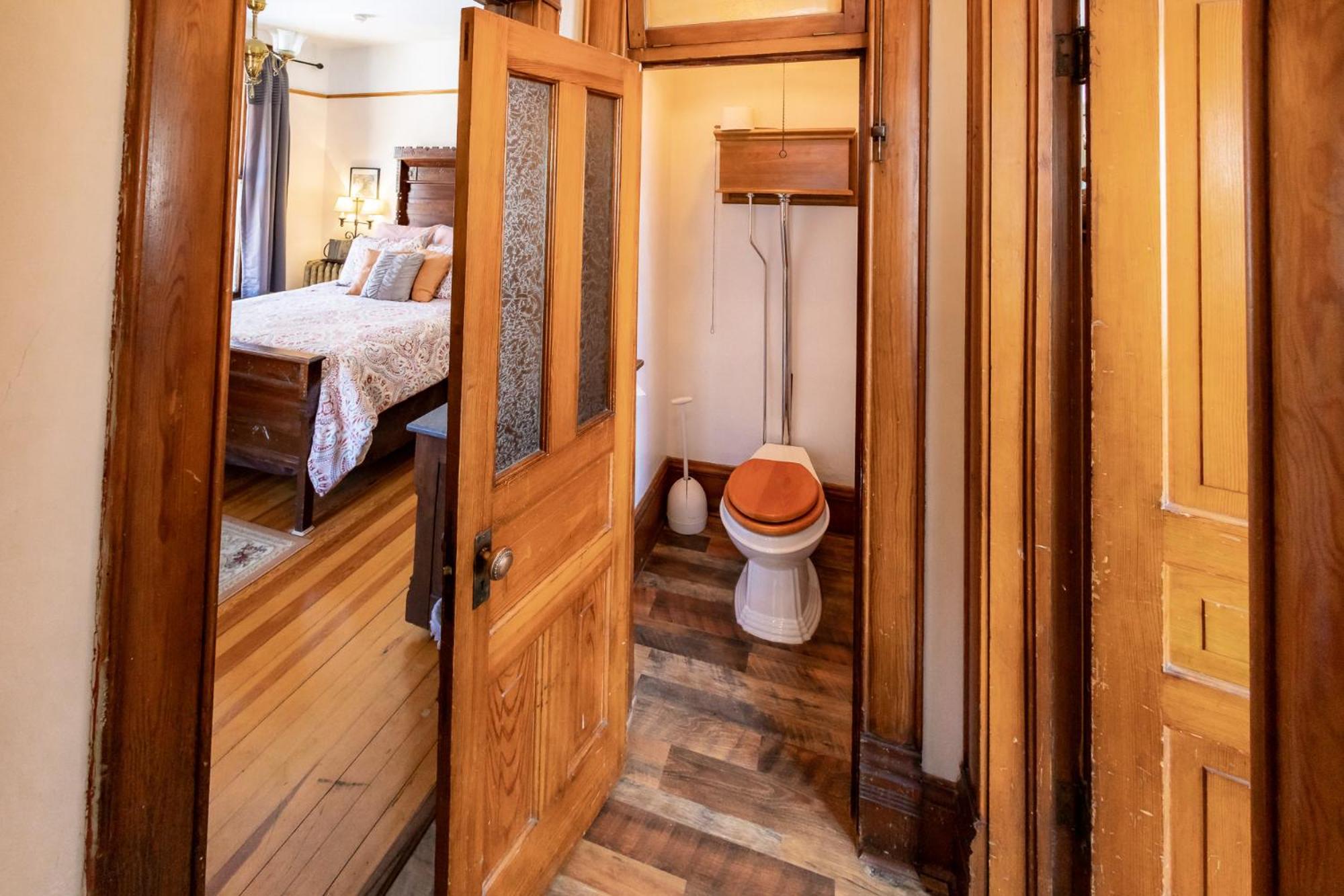 1899 Inn