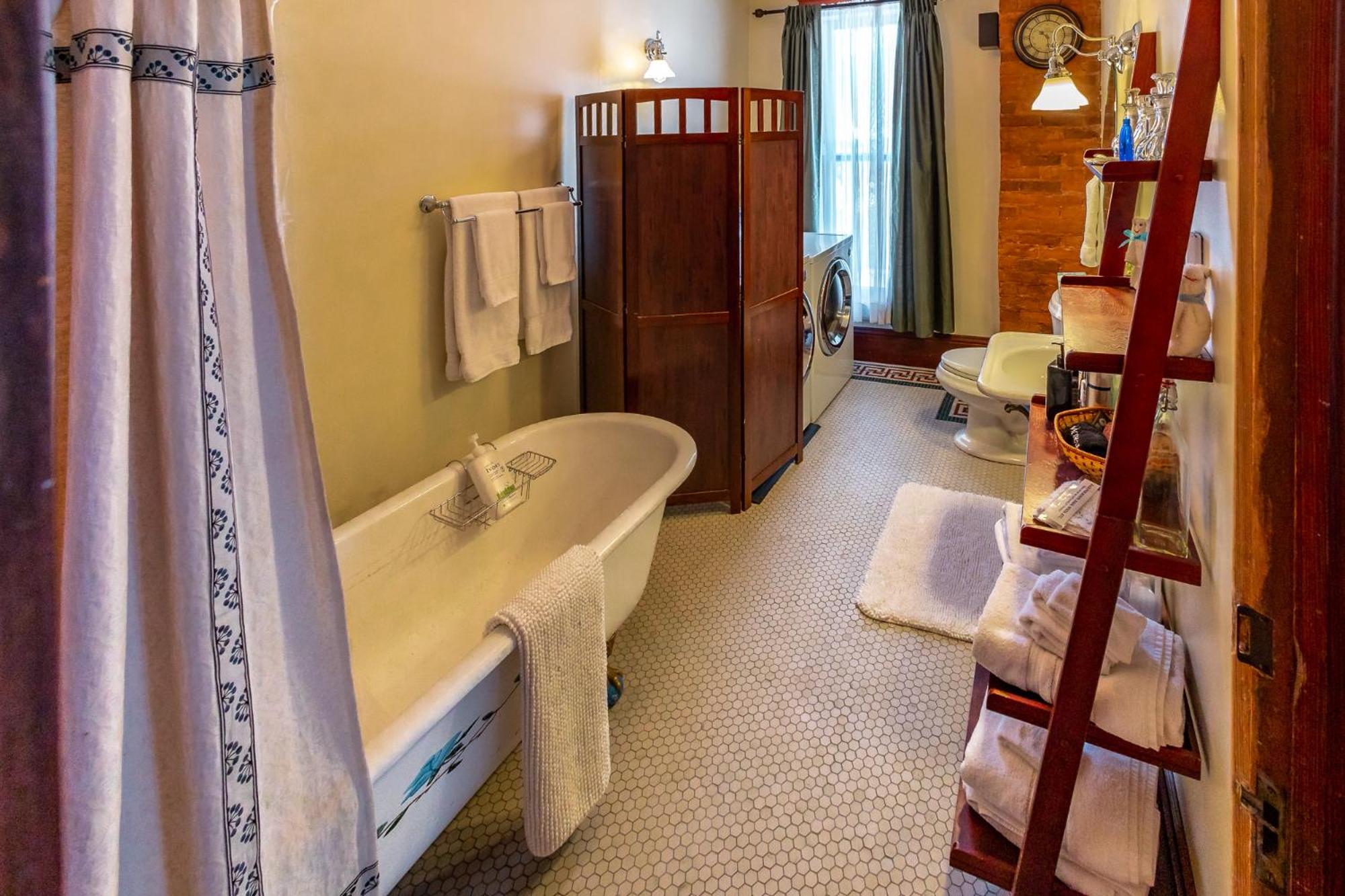 1899 Inn