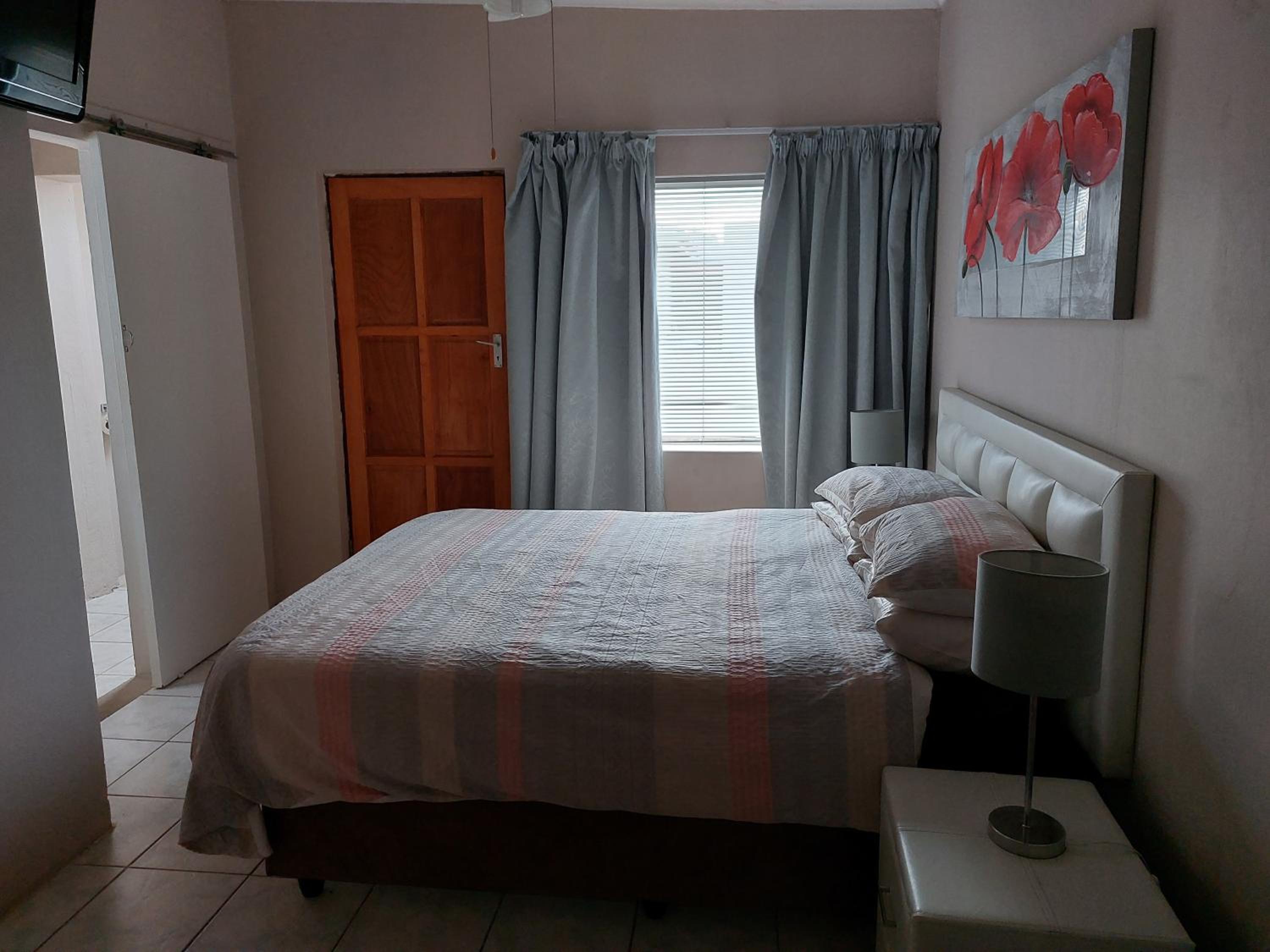 Cenikma Guest Suites - Family Room 1 view 2