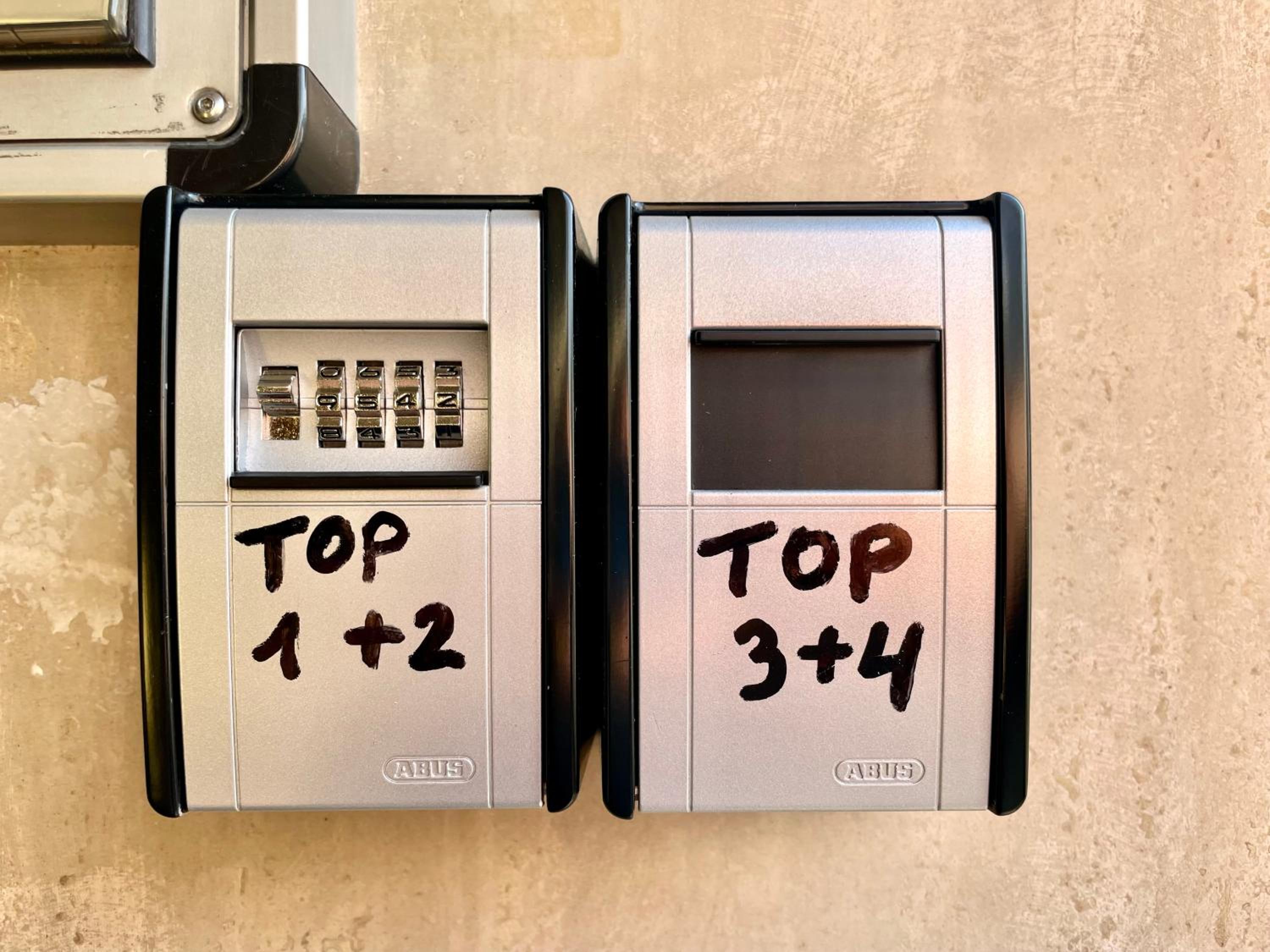 ARTAPART - Apartment Top 2 self check-in view 3