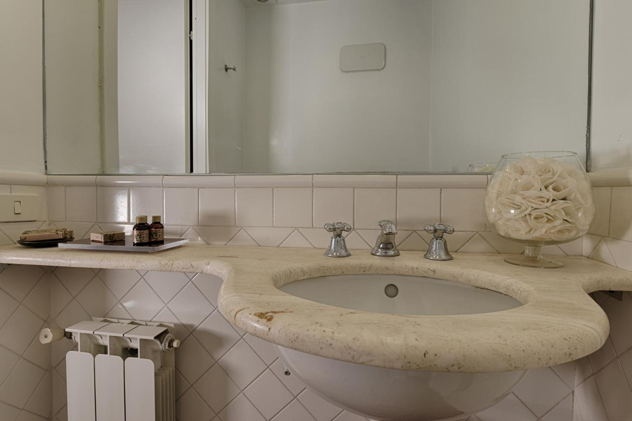 NAVONA VITA SUITES