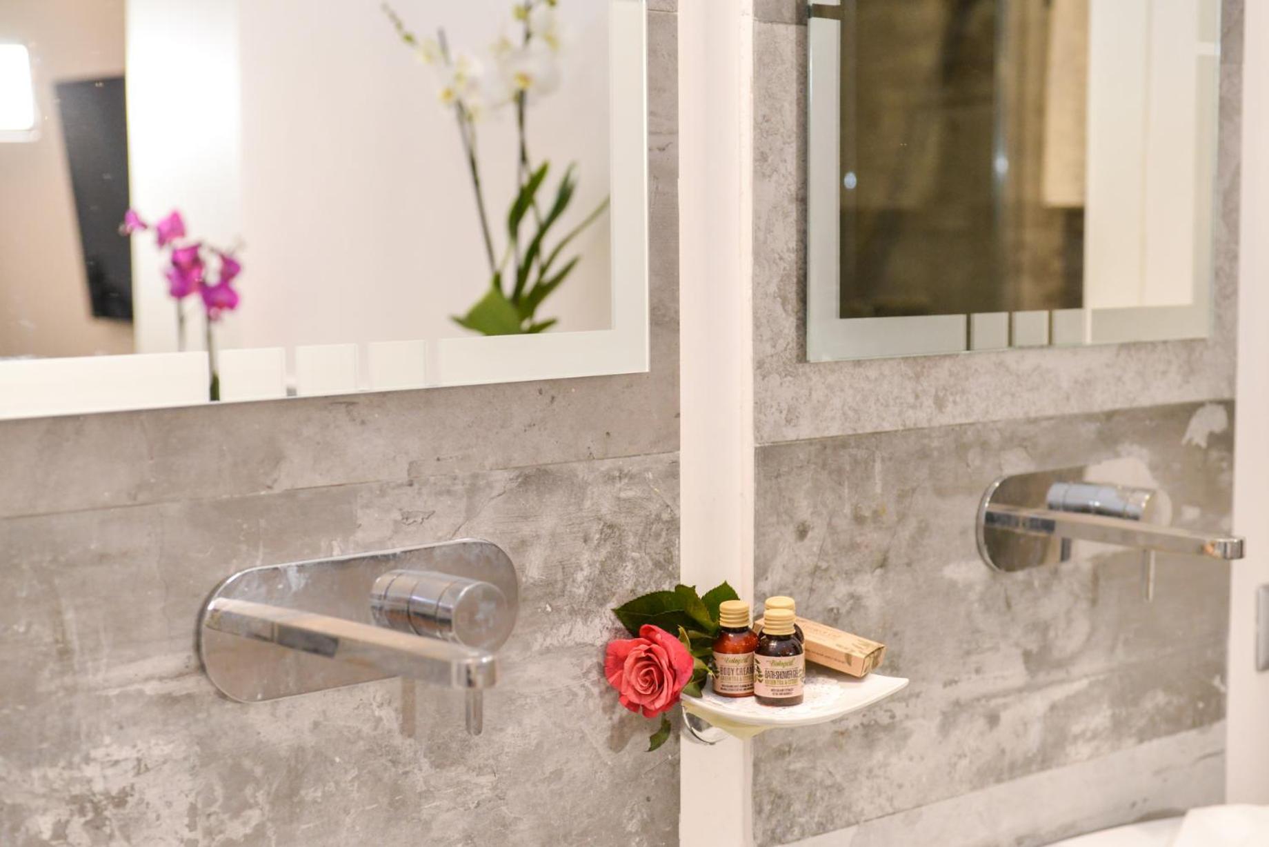 NAVONA VITA SUITES