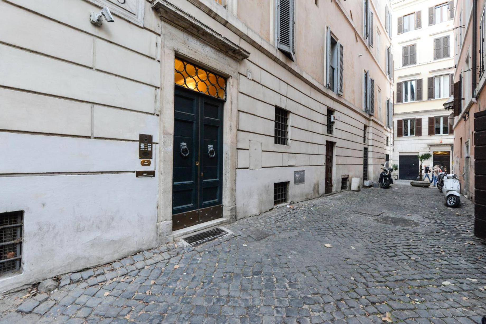 NAVONA VITA SUITES