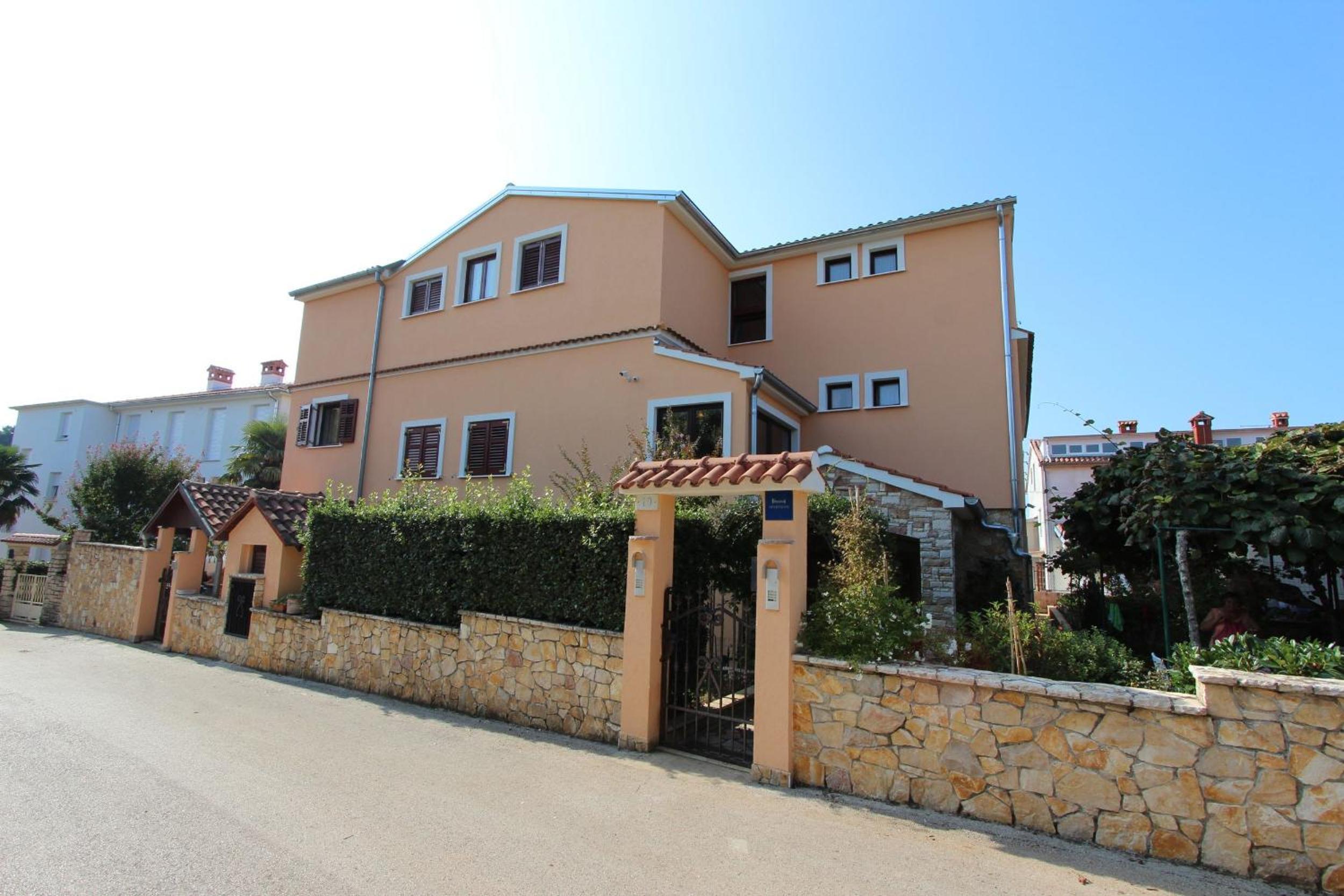 Apartments Villa Nikola