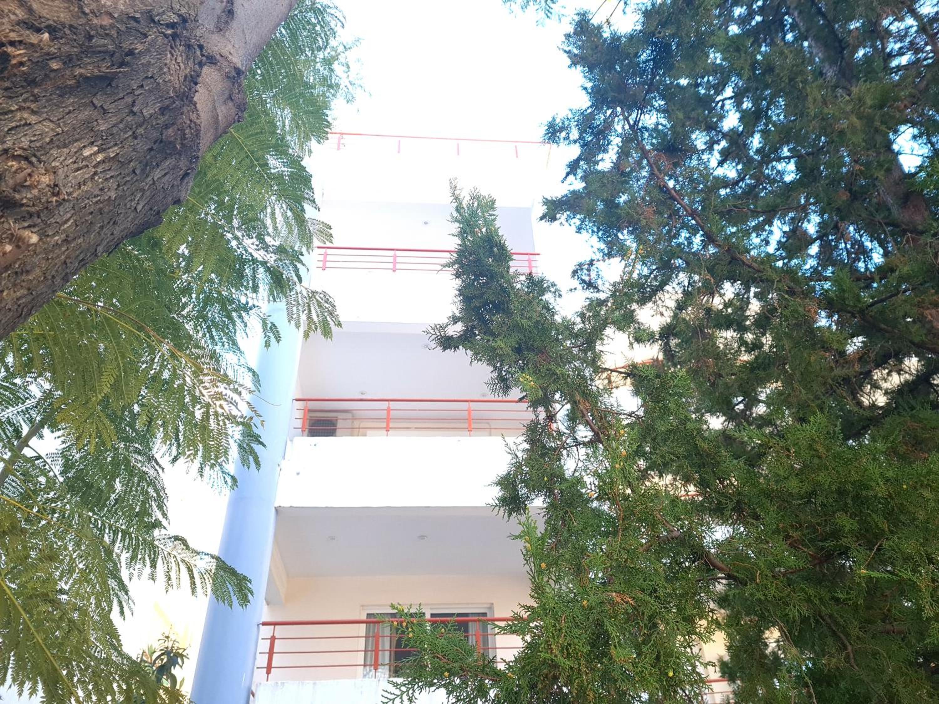 Hotel Summer Breeze Apartment in Kalamata - Image 1