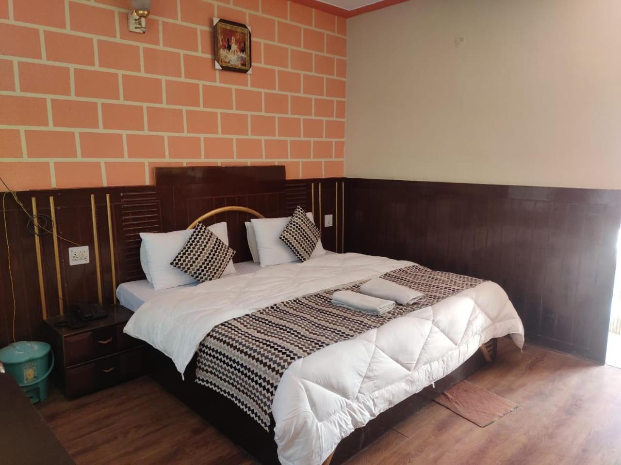Hotel Deepraj, Kausani view 5
