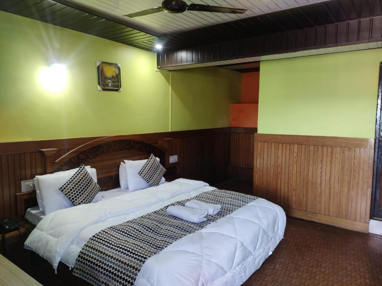 Hotel Deepraj, Kausani view 2