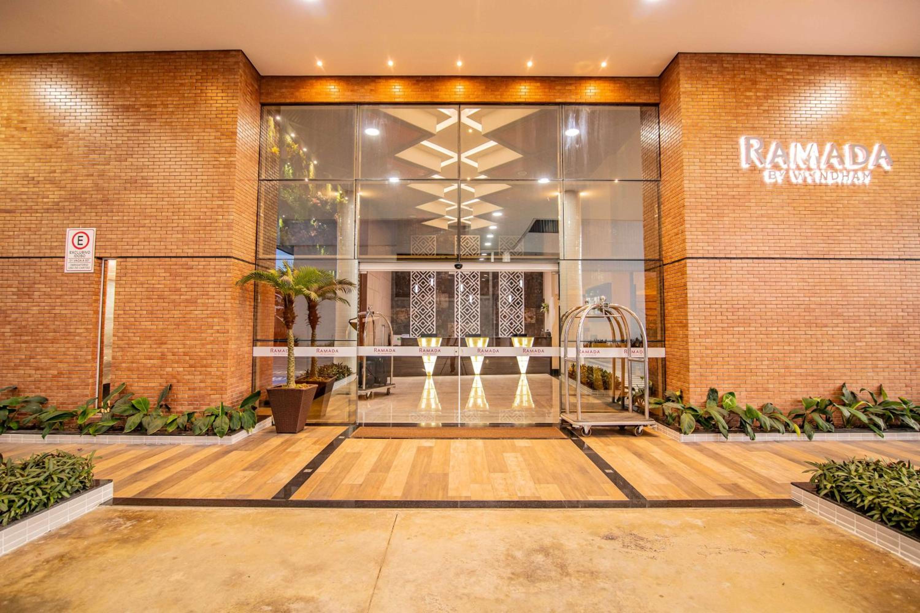 Hotel Ramada by Wyndham Manaus Torres Center - Image 1