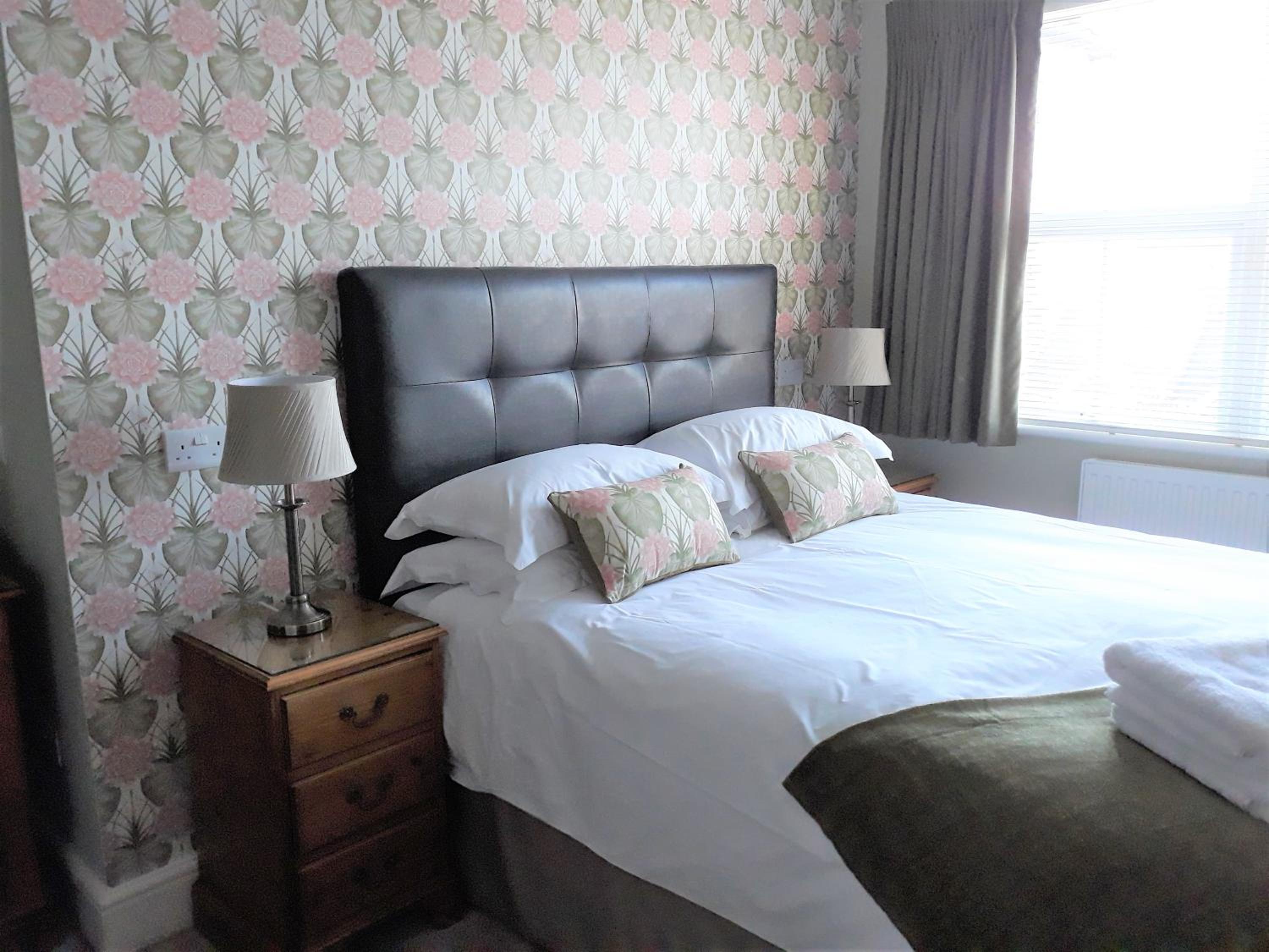Breakers Bed and Breakfast