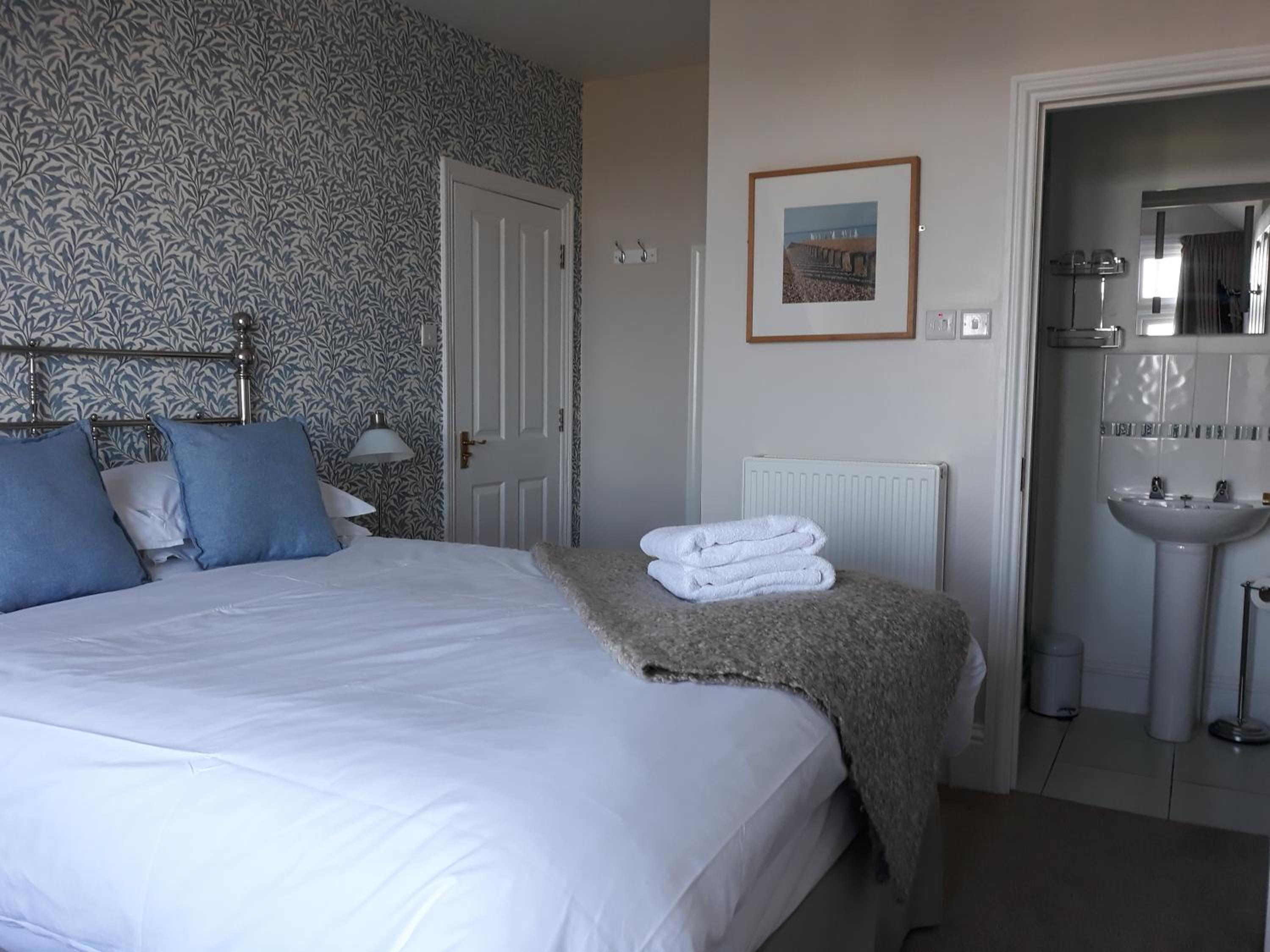 Breakers Bed and Breakfast