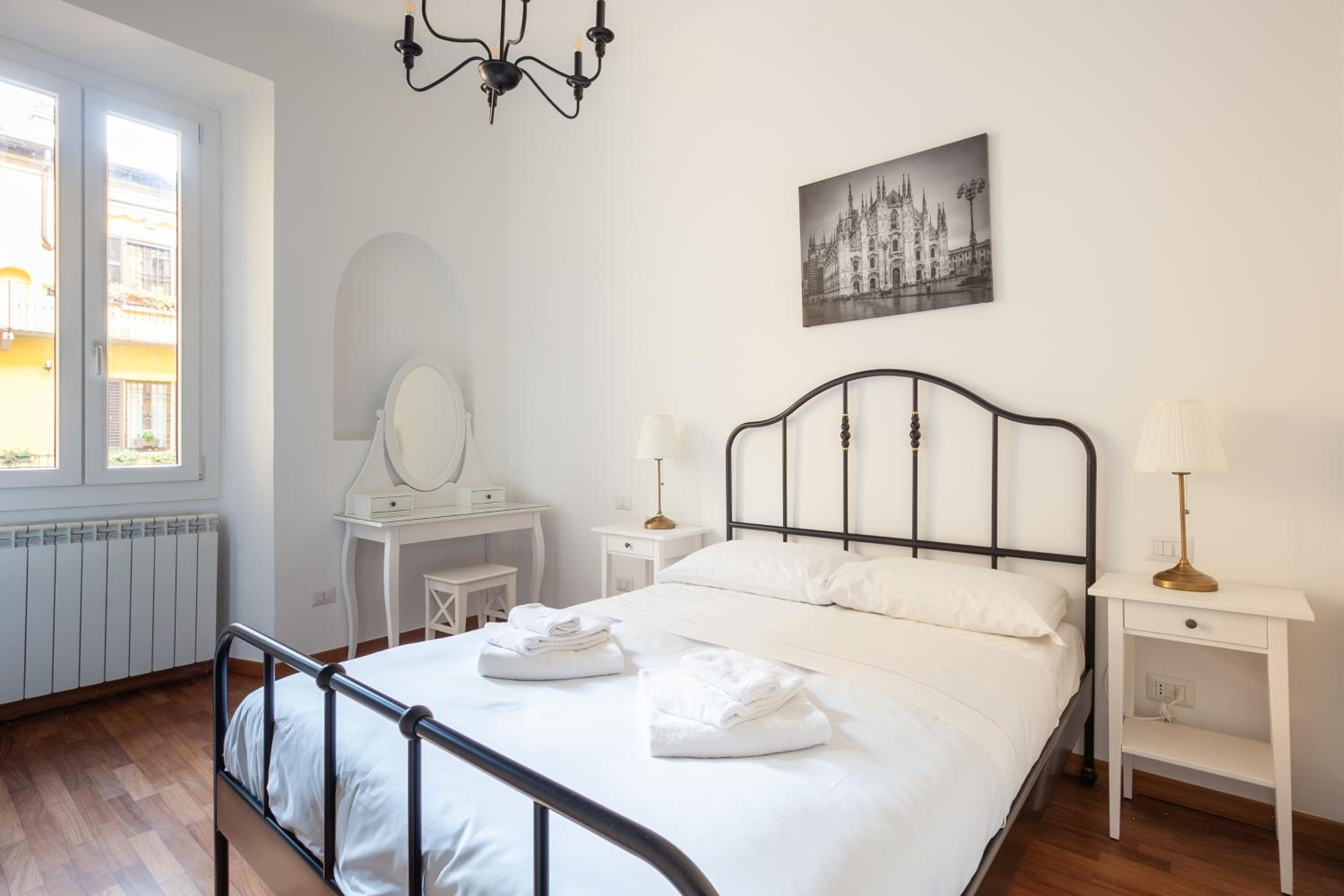 Renovated apartment in Milan city center - Commenda 21