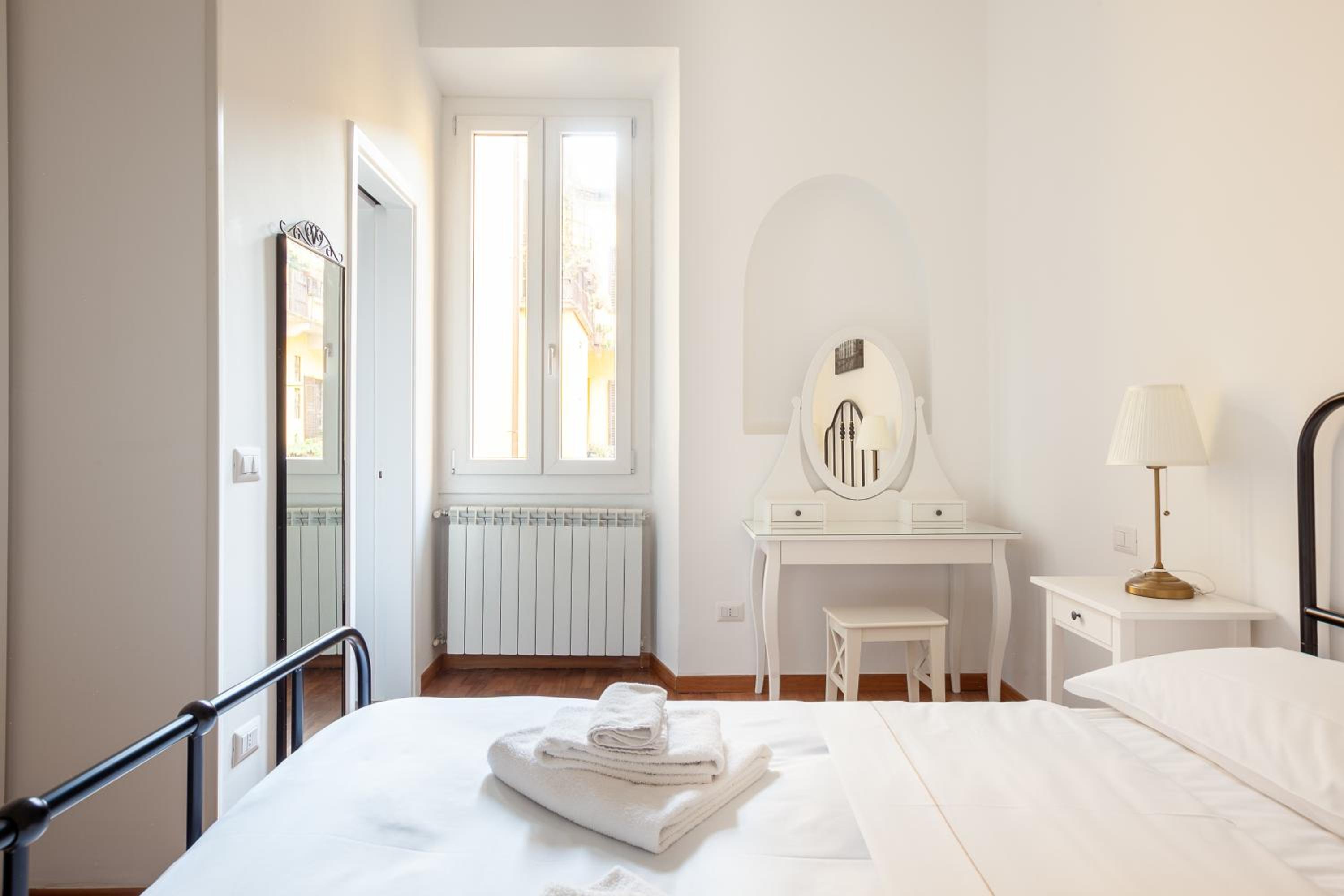 Renovated apartment in Milan city center - Commenda 21