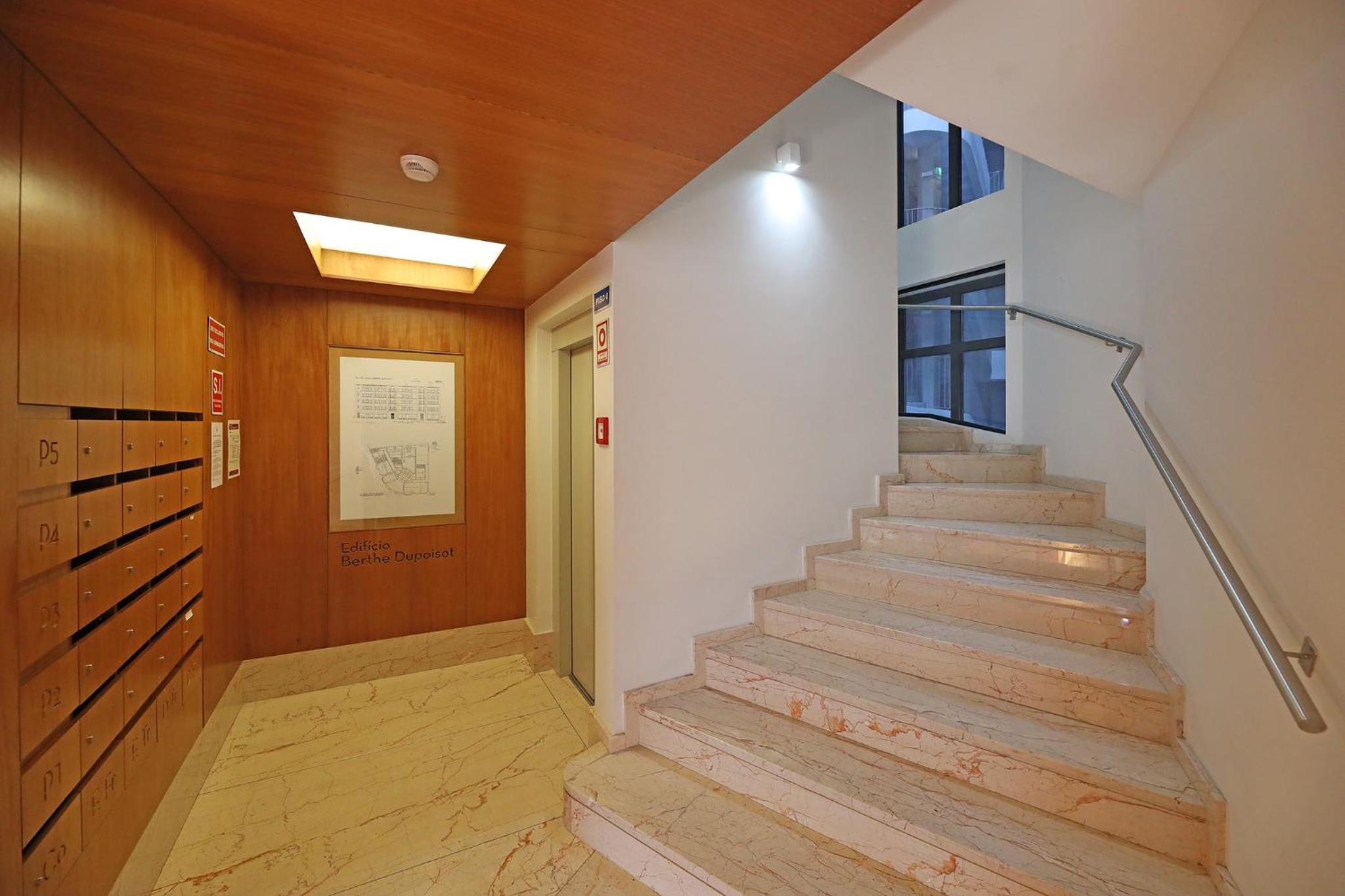 FLH Sá da Bandeira Modern Apartment view 4
