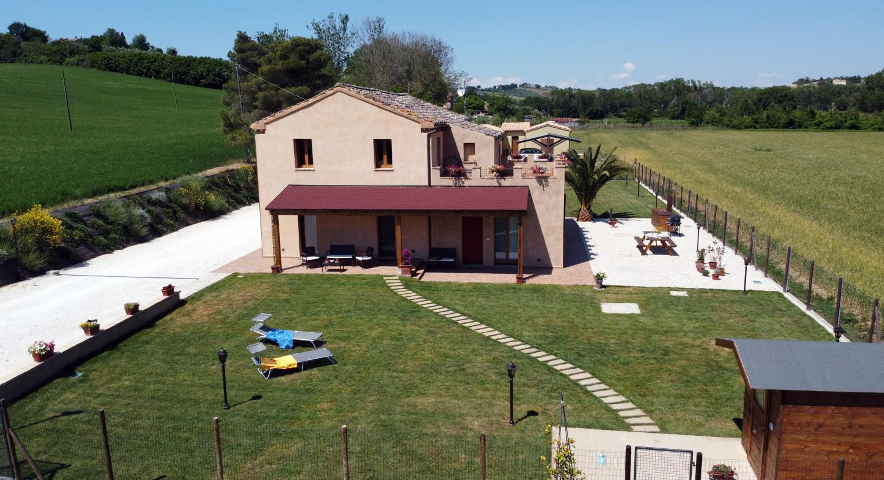 Casa Montefiore 13 Girasoli LT nella tranquilla campagna Marchigiana view 4