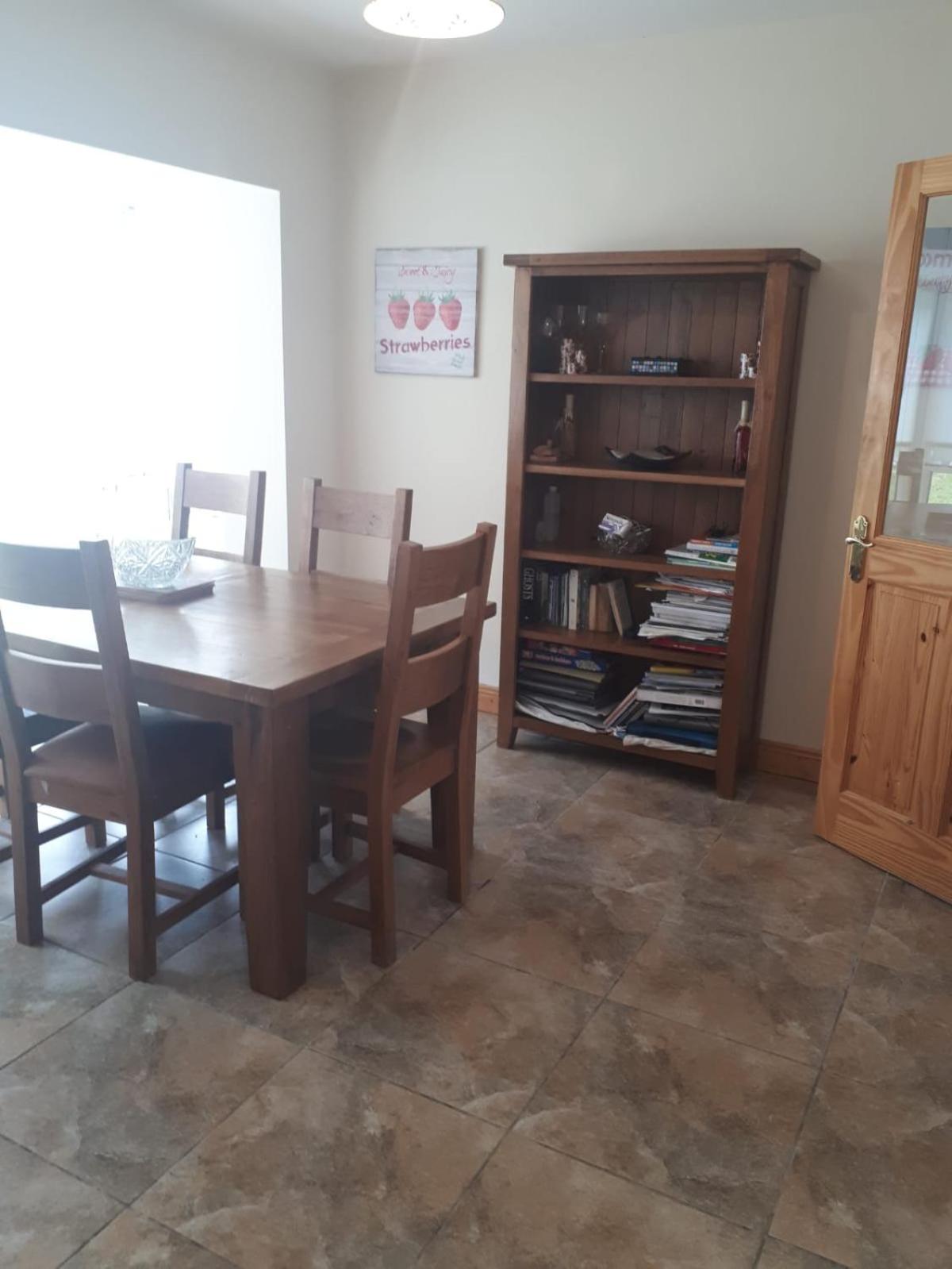 NO 9 The Willows, Ballinamore, Entire home view 4