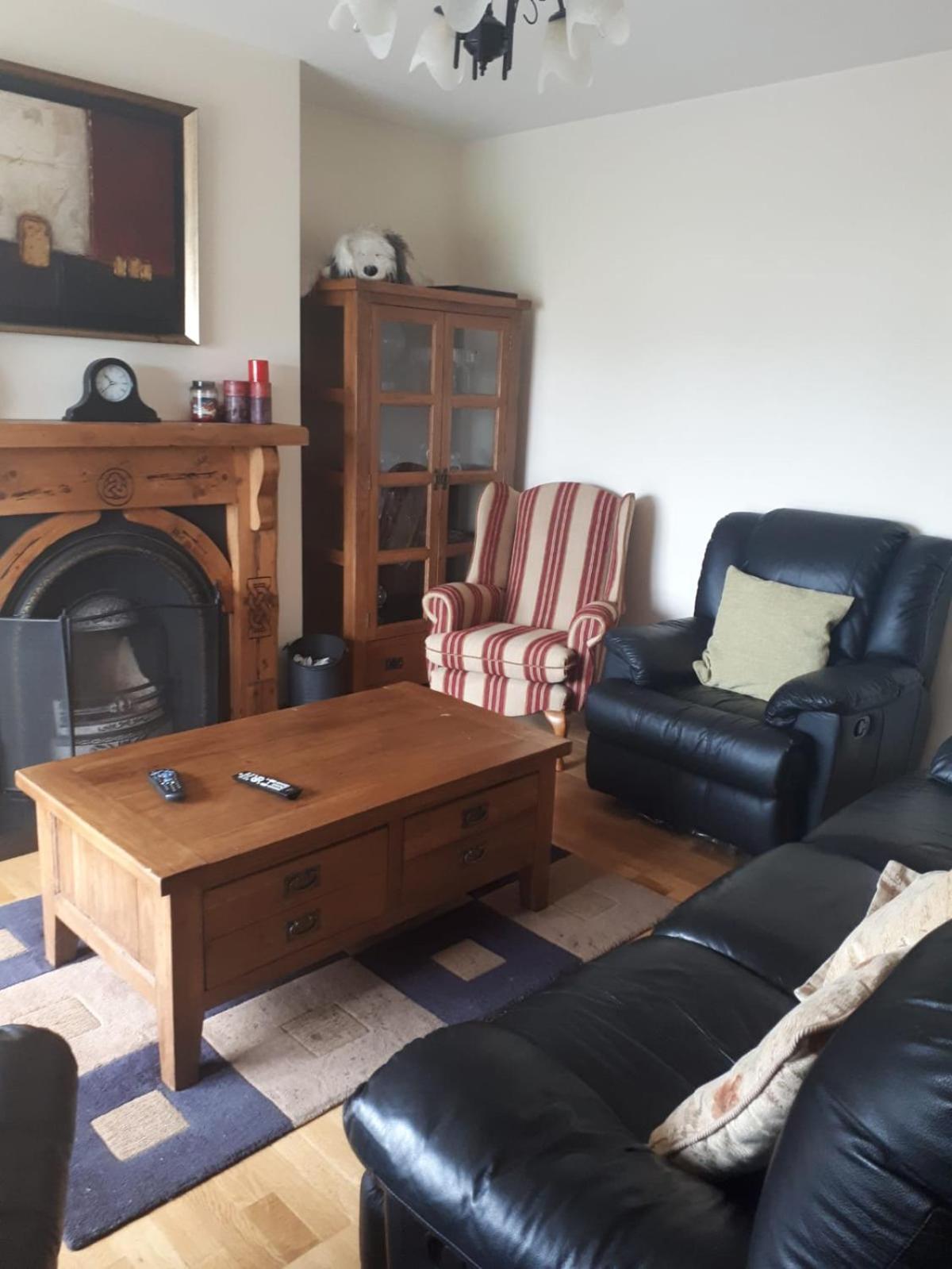 NO 9 The Willows, Ballinamore, Entire home view 5