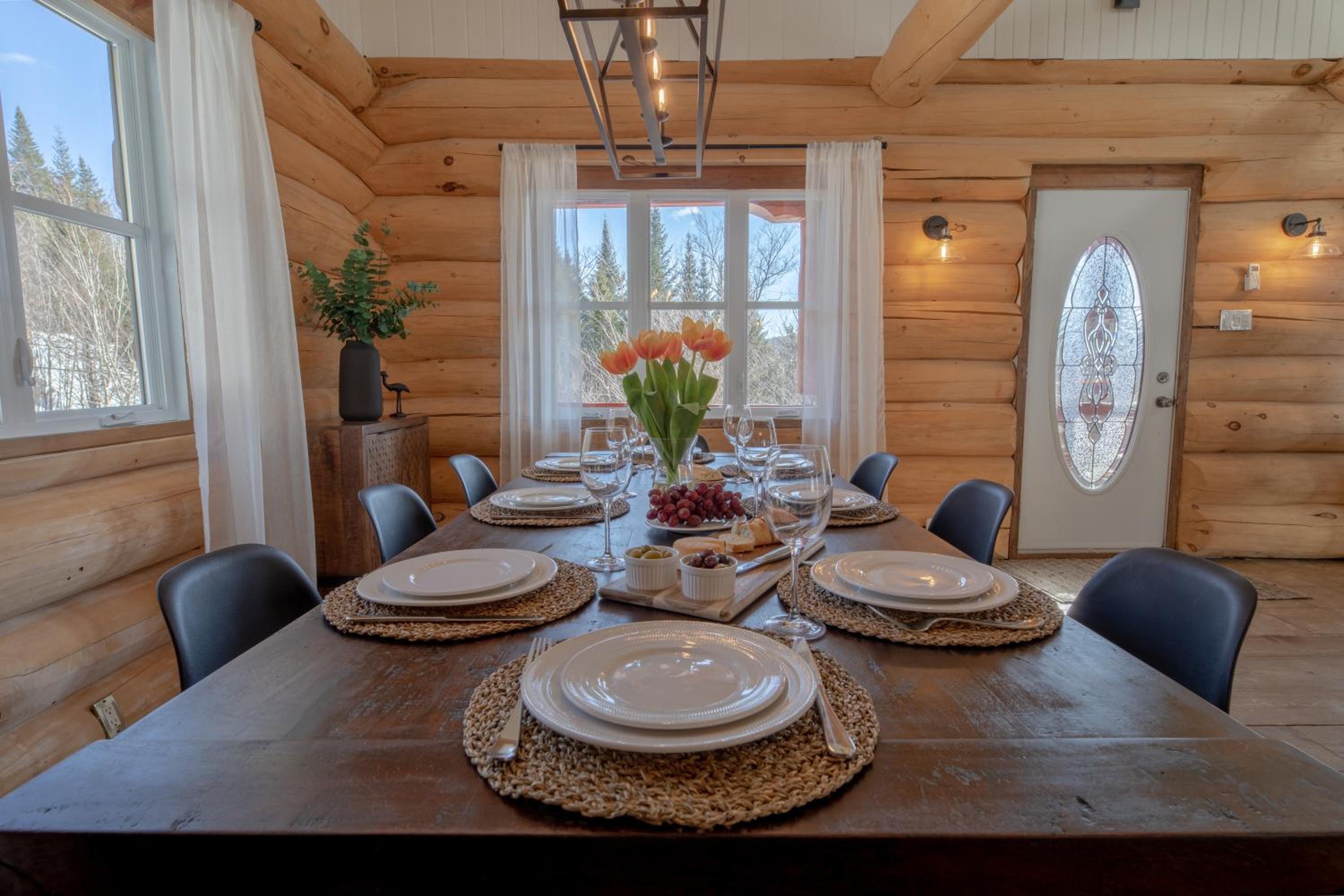 Breathtaking log house with HotTub - Winter fun in Tremblant