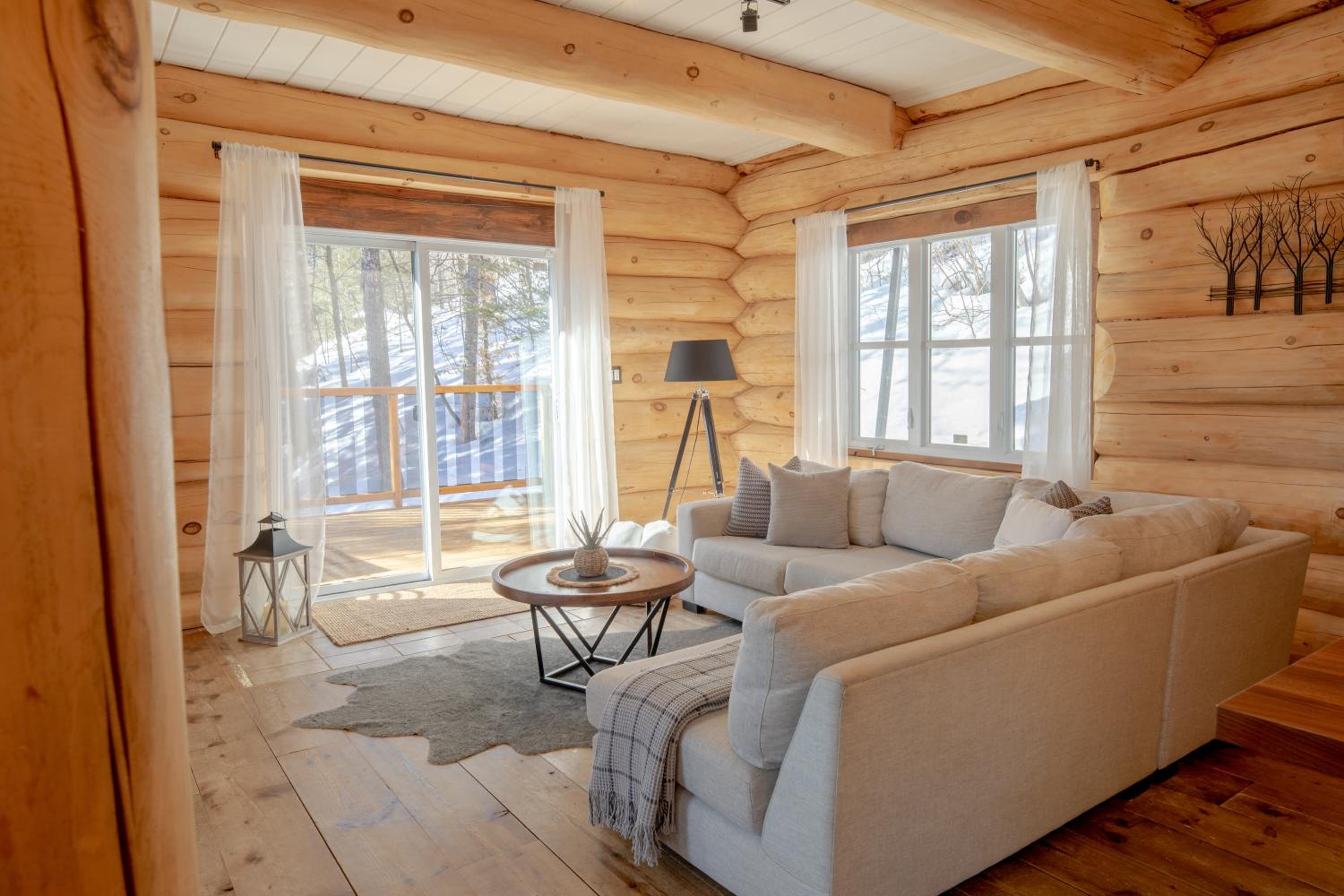 Breathtaking log house with HotTub - Winter fun in Tremblant