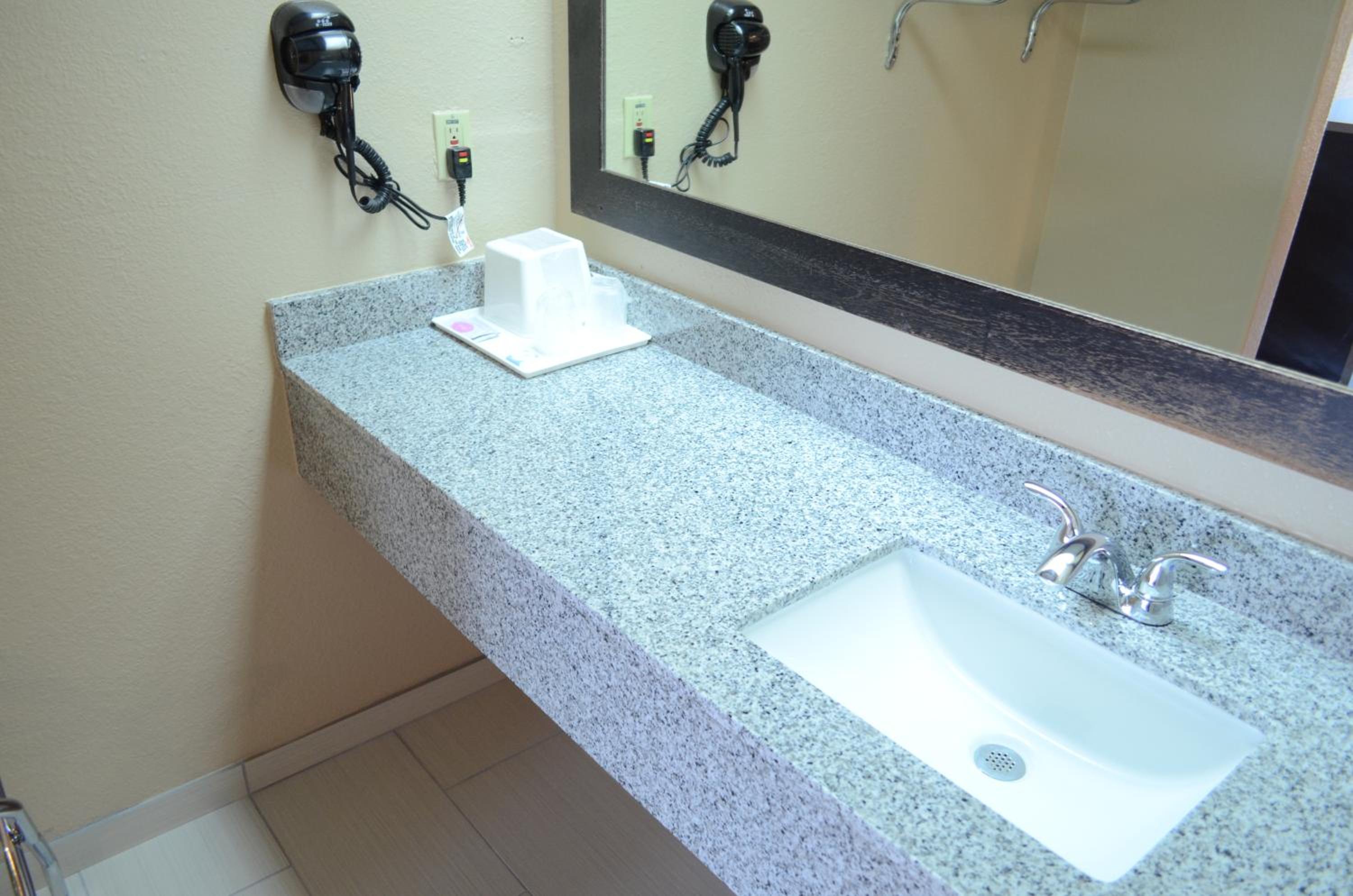 Regency Inn Humble IAH - Intercontinental - Property Image 11