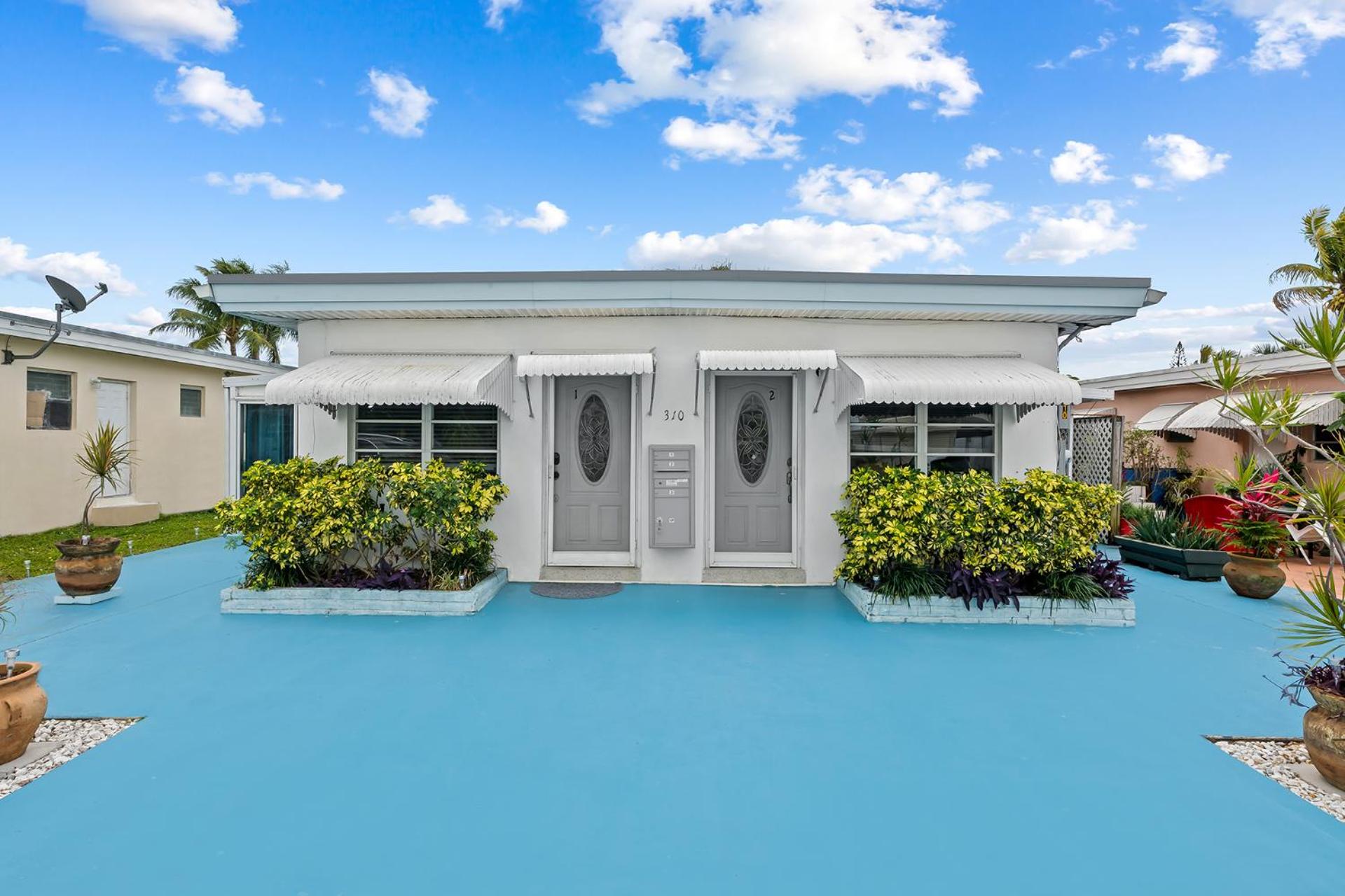 Comfy BNB w/ King Bed + Work/Travel + Beach 8 Min