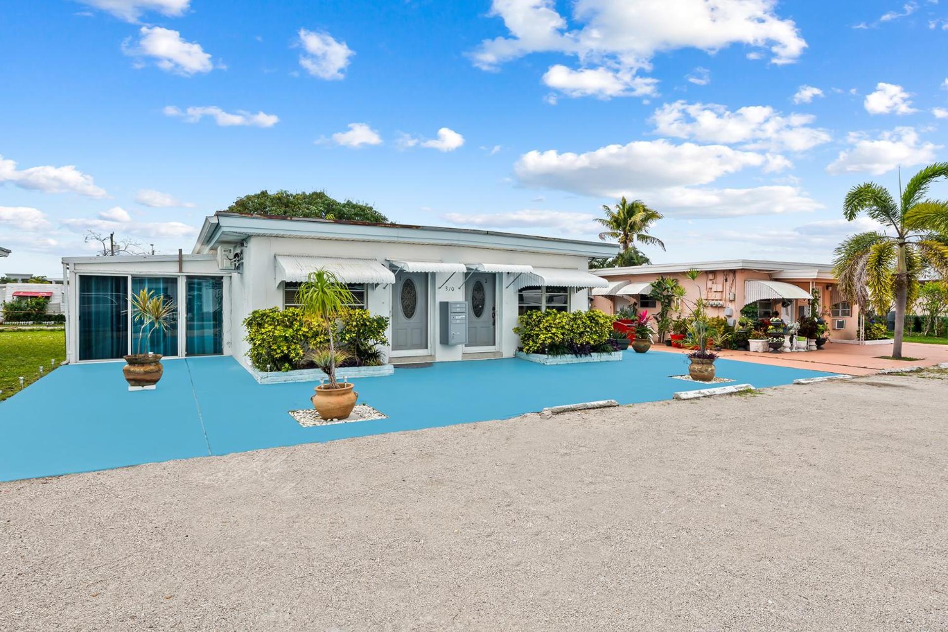 Comfy BNB w/ King Bed + Work/Travel + Beach 8 Min, photo 14