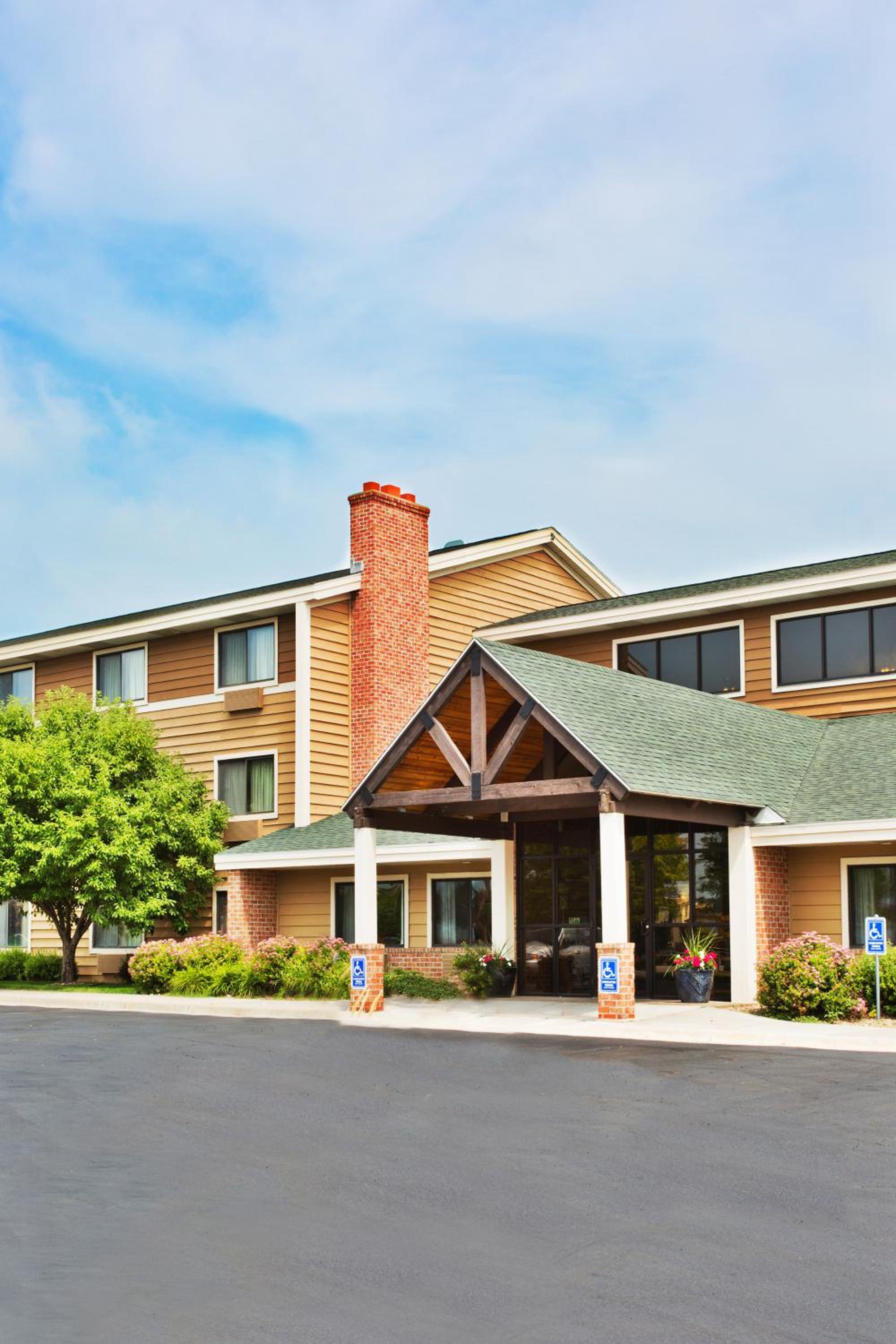 Hotel AmericInn by Wyndham Kearney