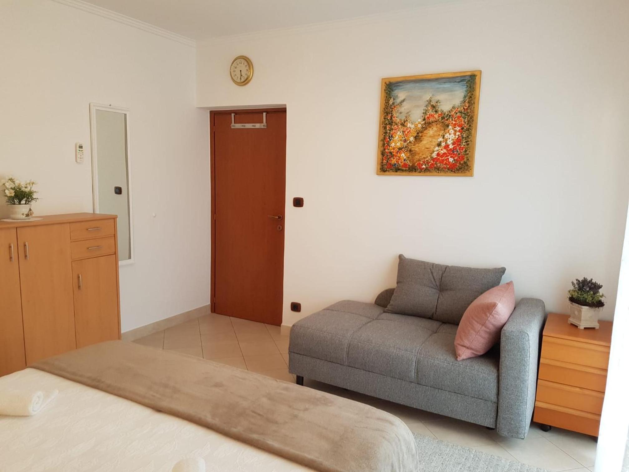 Apartment mit Balkon