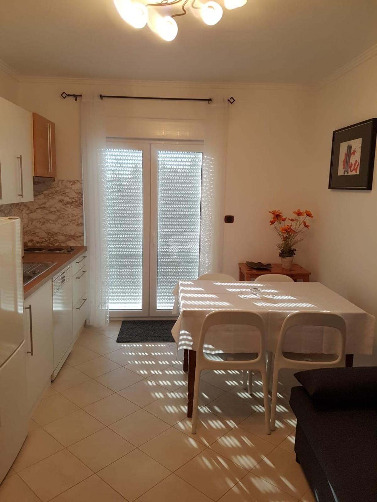 Apartment mit Balkon