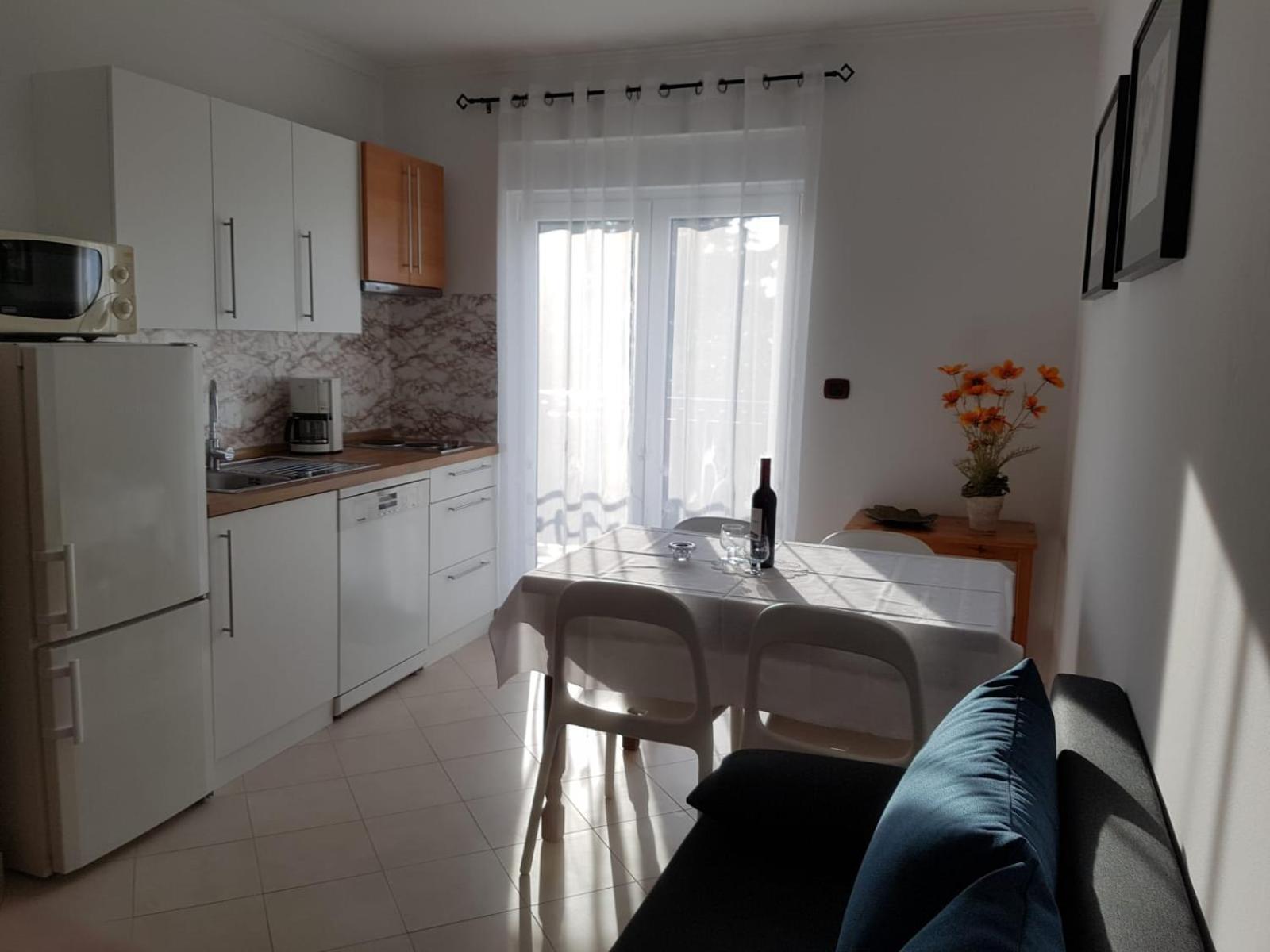 Apartment mit Balkon
