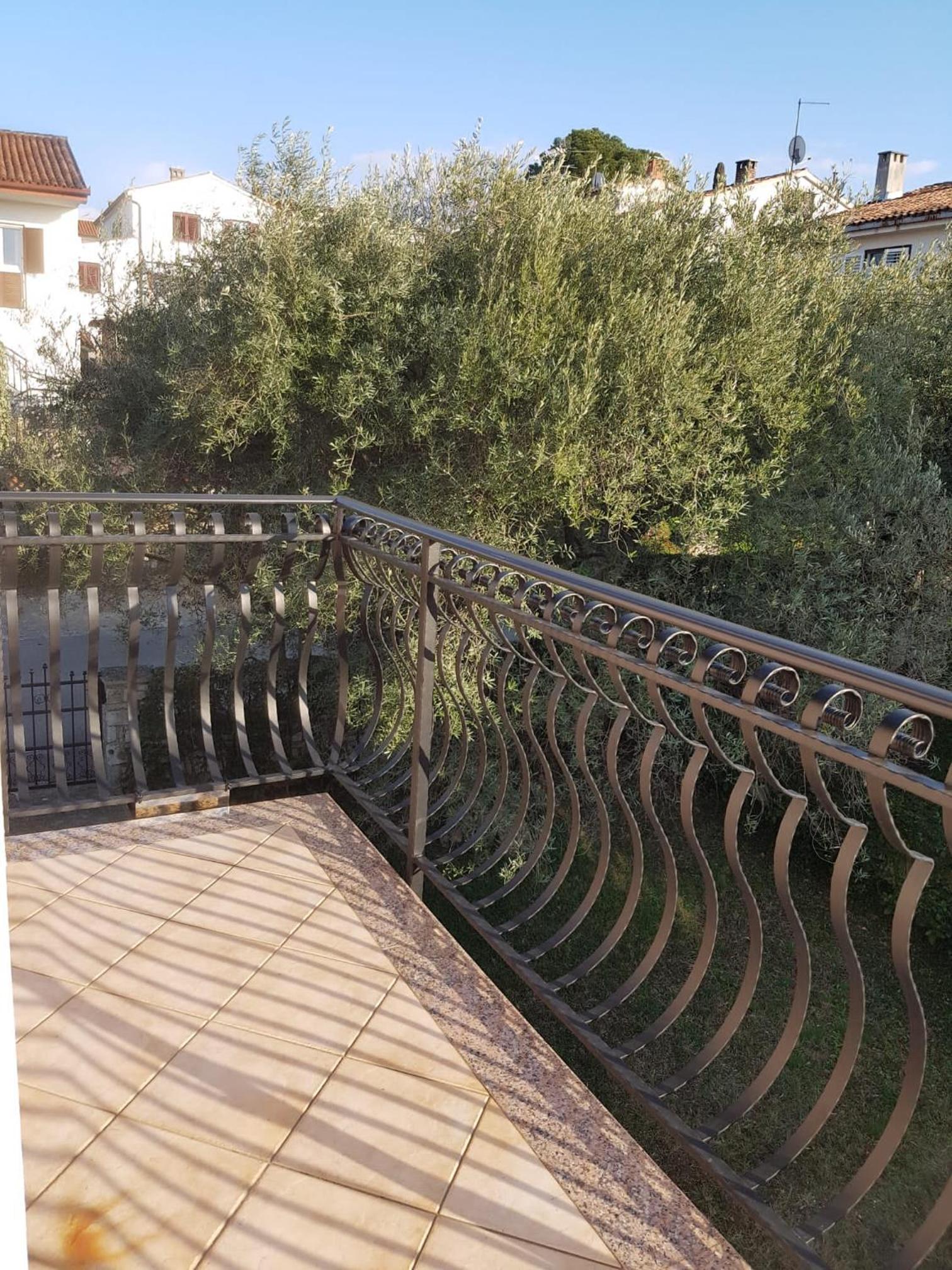Apartment mit Balkon
