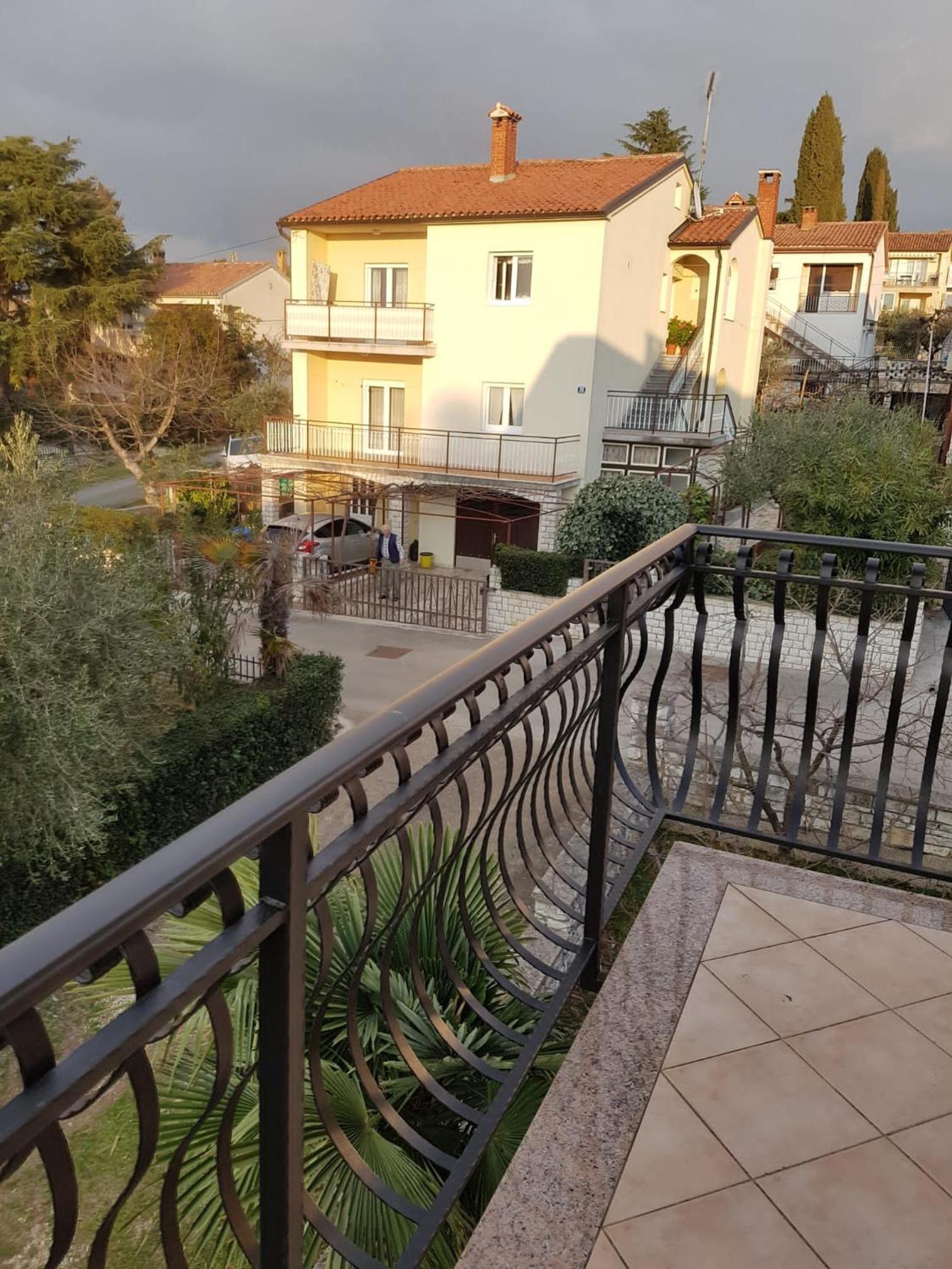 Apartment mit Balkon