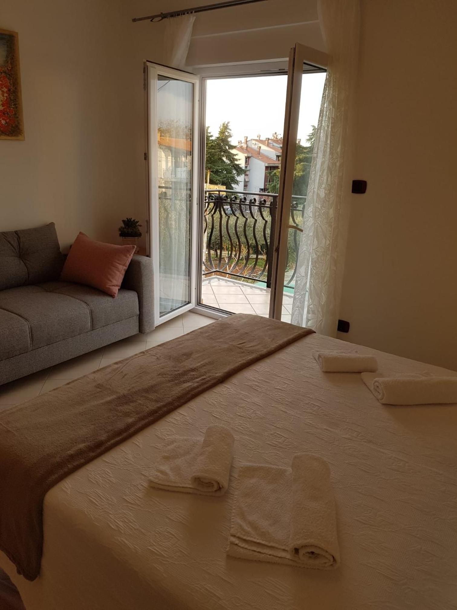 Apartment mit Balkon