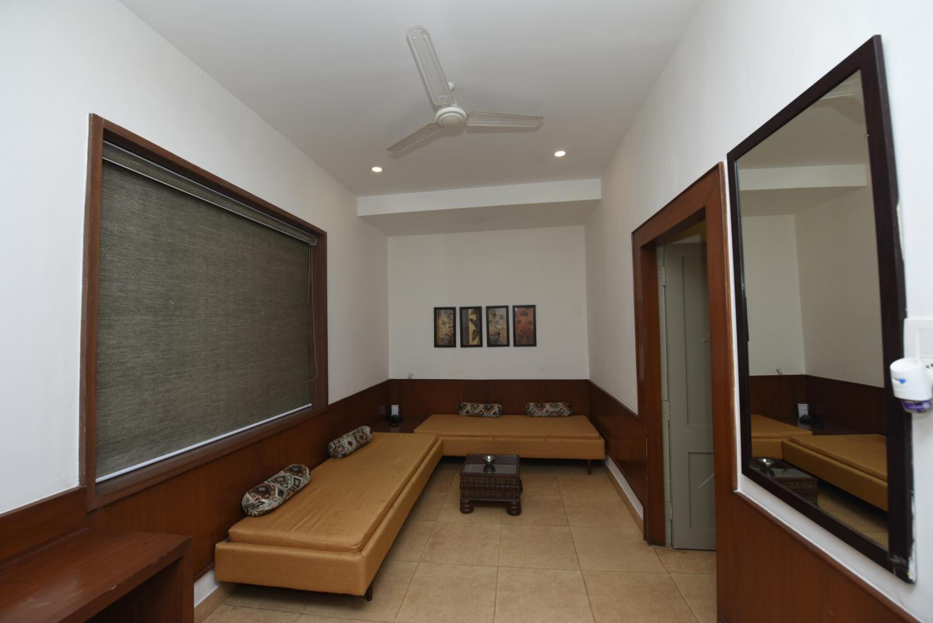 Kwality's Motel Shiraz