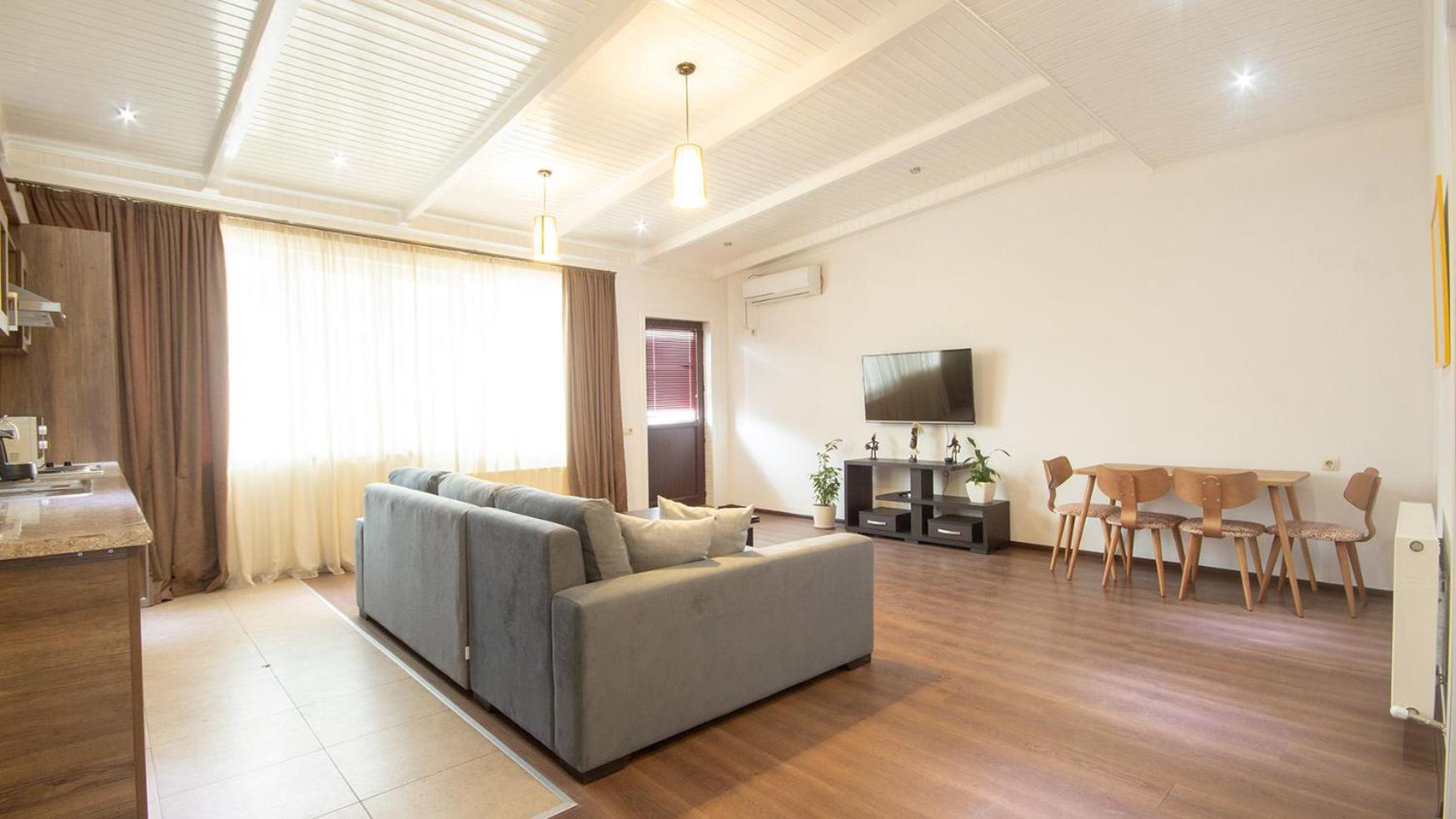 Big Terrace apartment on Liberty Square view 3