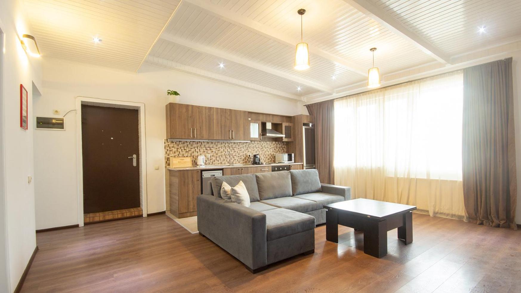 Big Terrace apartment on Liberty Square view 2