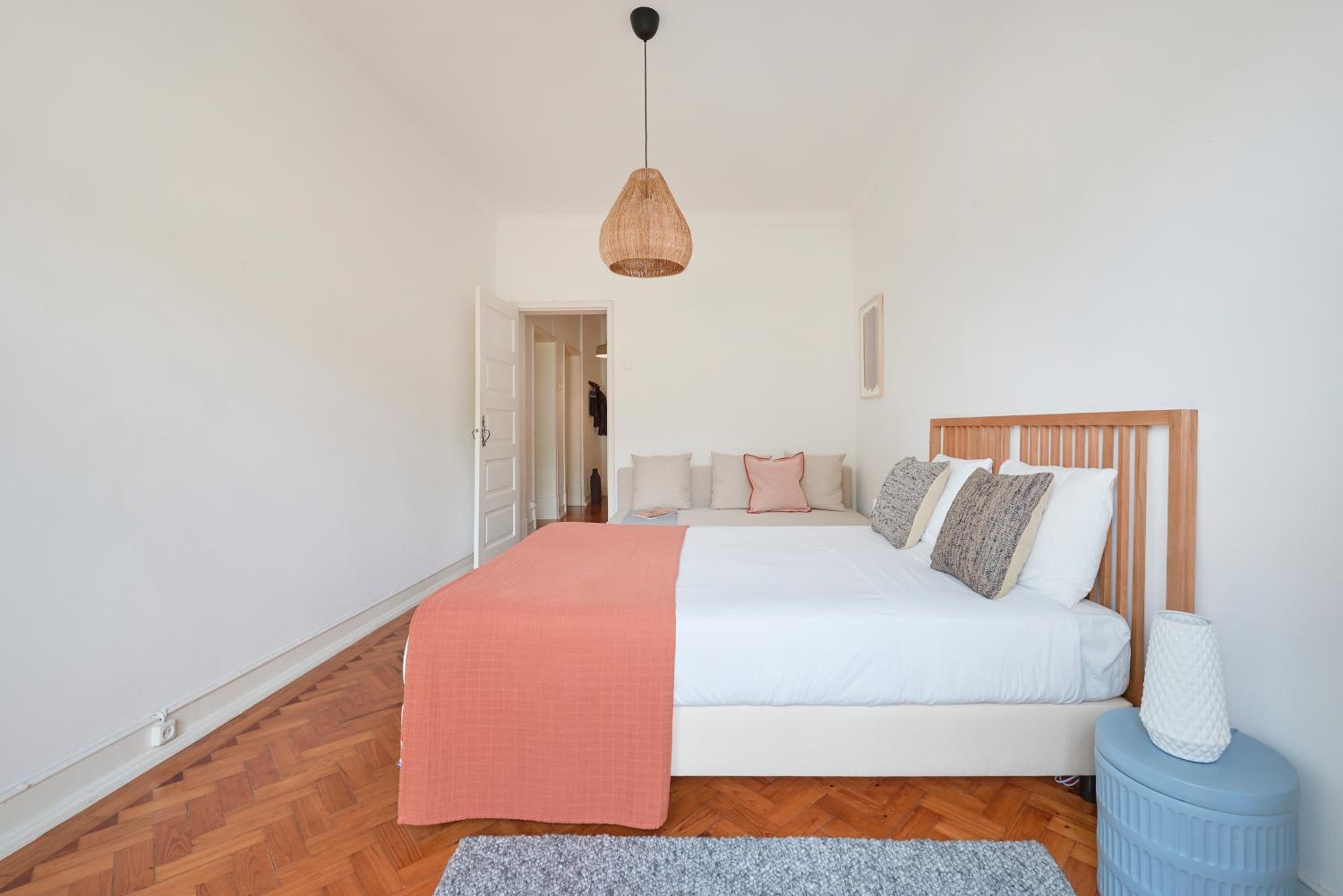 Light-Filled & Renovated Apartment, By TimeCooler