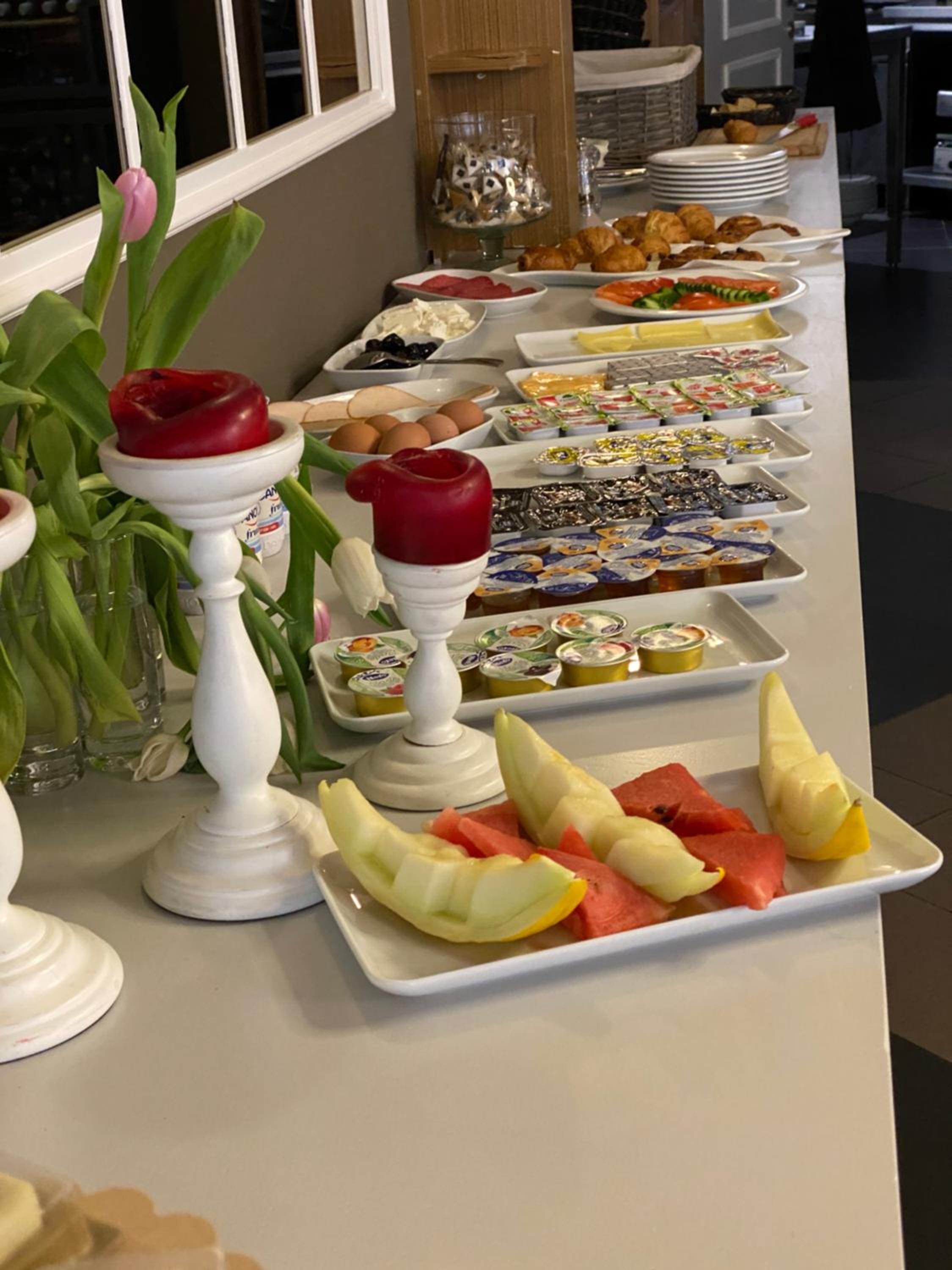 Fly inn Hotel Lounge & Nezzo Restaurant