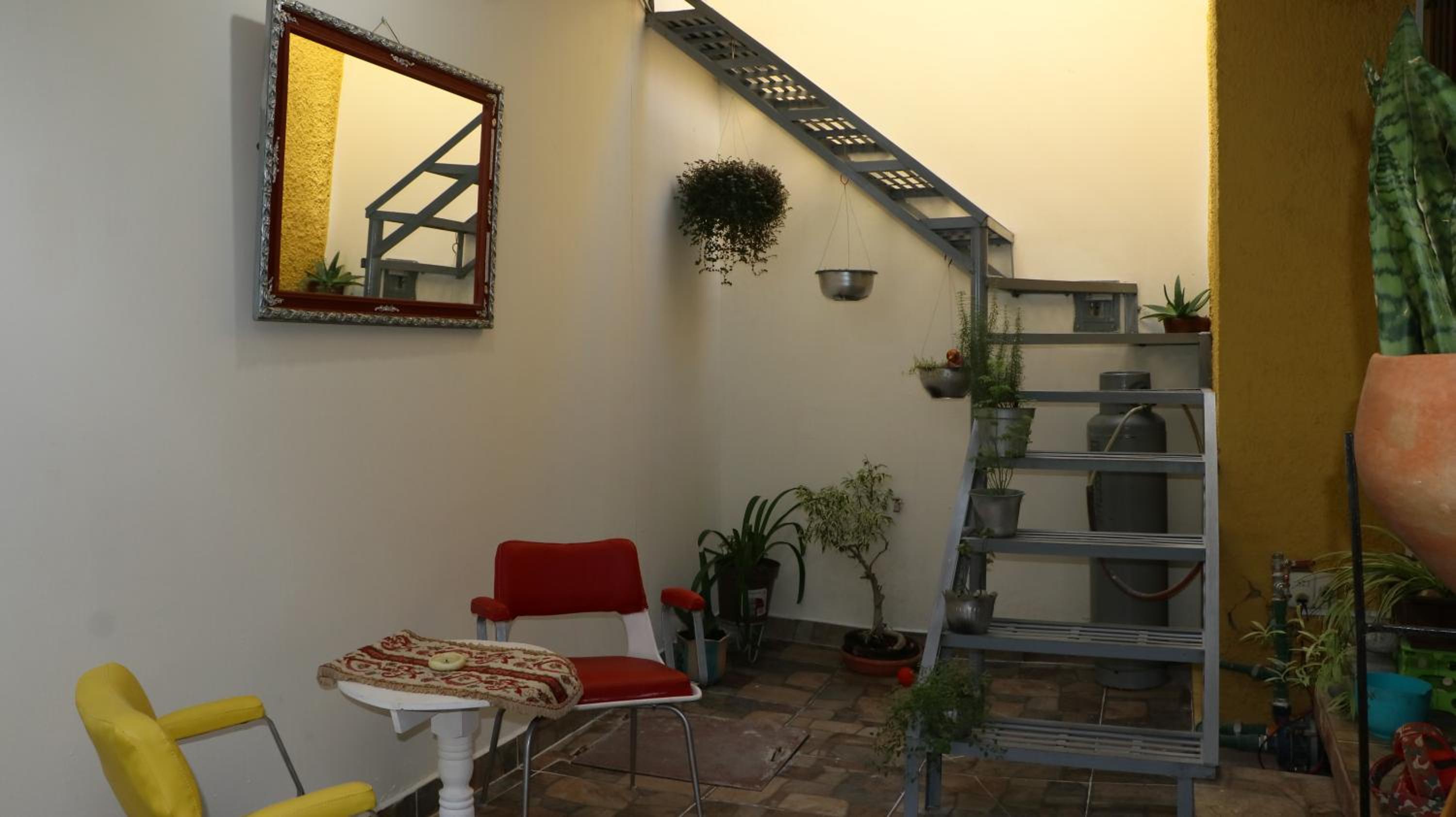 LA CASA AMARILLA, centrica, barrio local. view 4