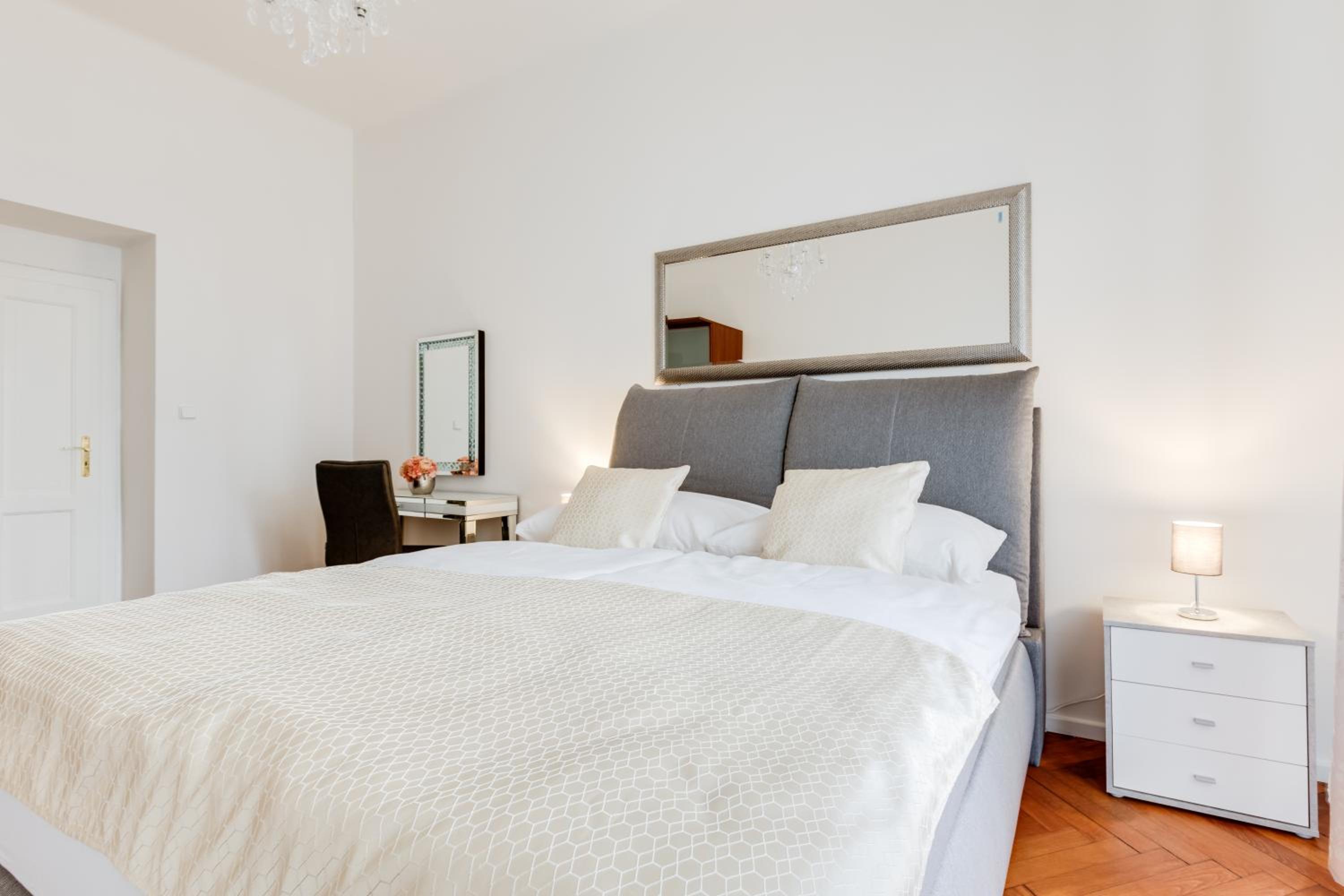 Luxury Riverside Apartments In The Center Of Prague