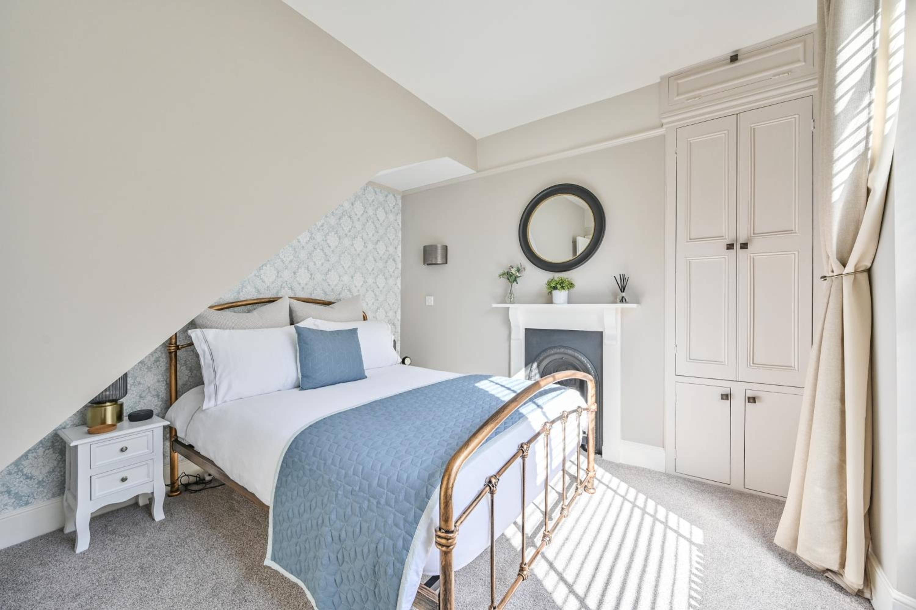 Luxury Georgian Townhouse Moments from the Harbour view 4