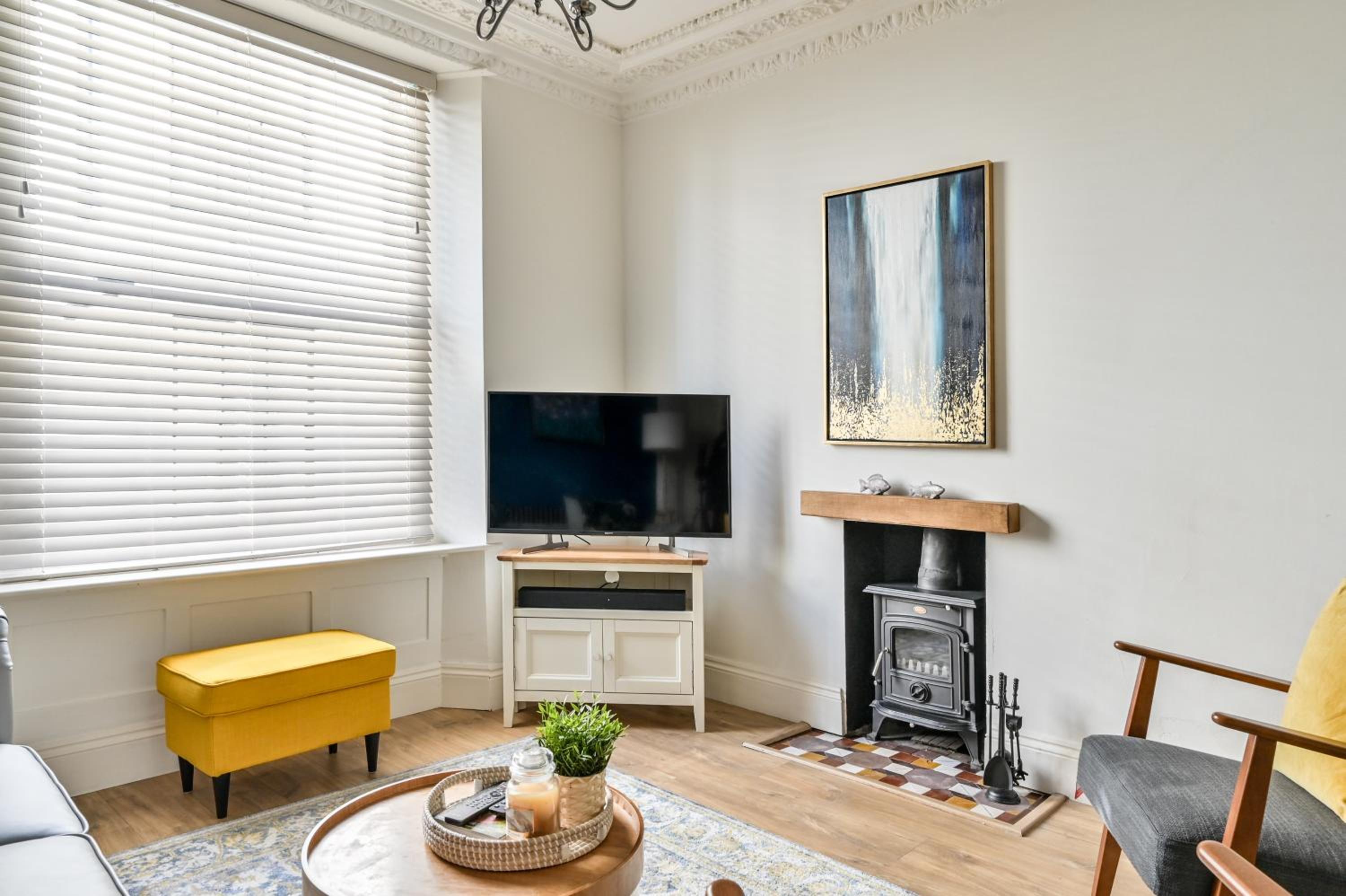 Luxury Georgian Townhouse Moments from the Harbour view 3